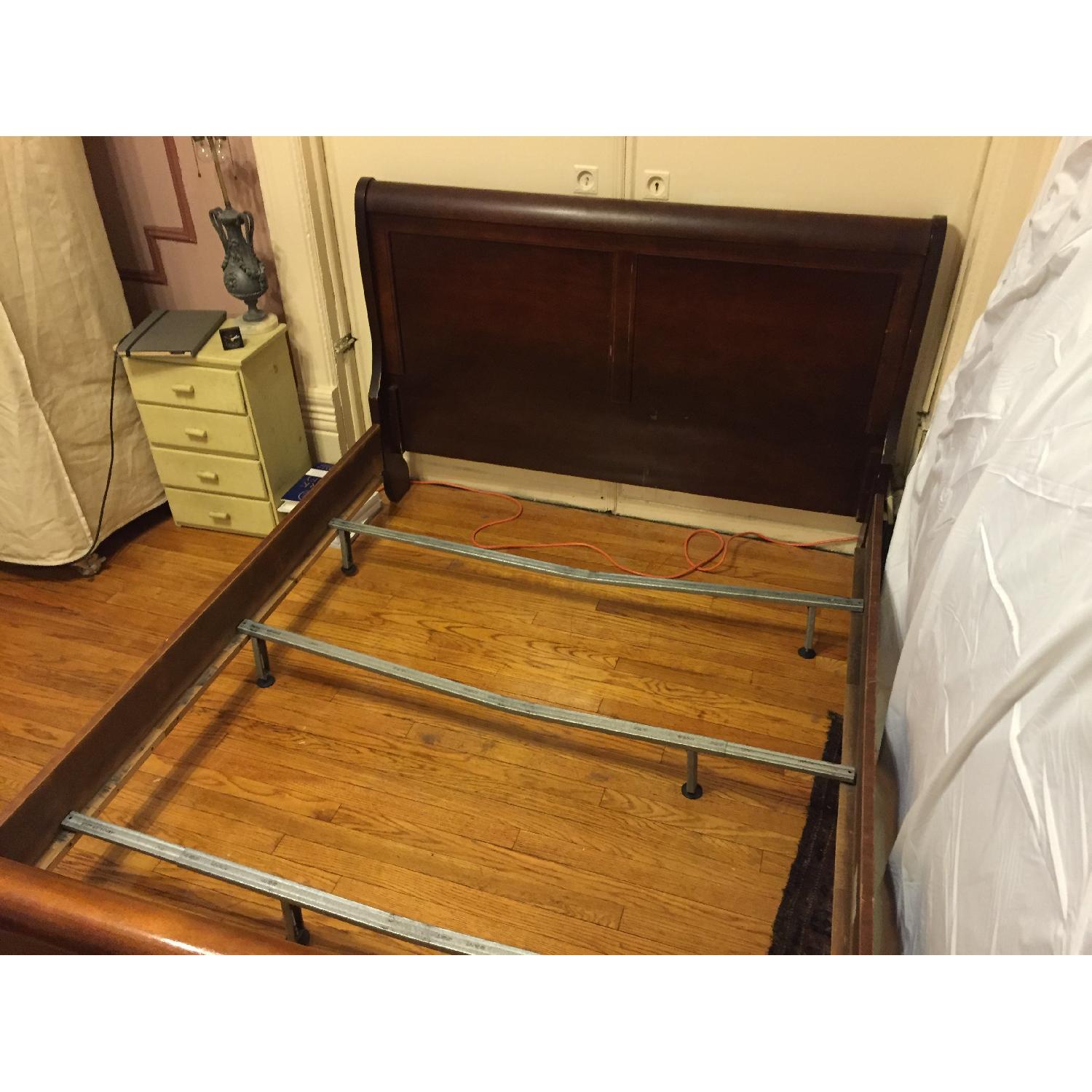 Queen Size Sleigh Bed - image-7
