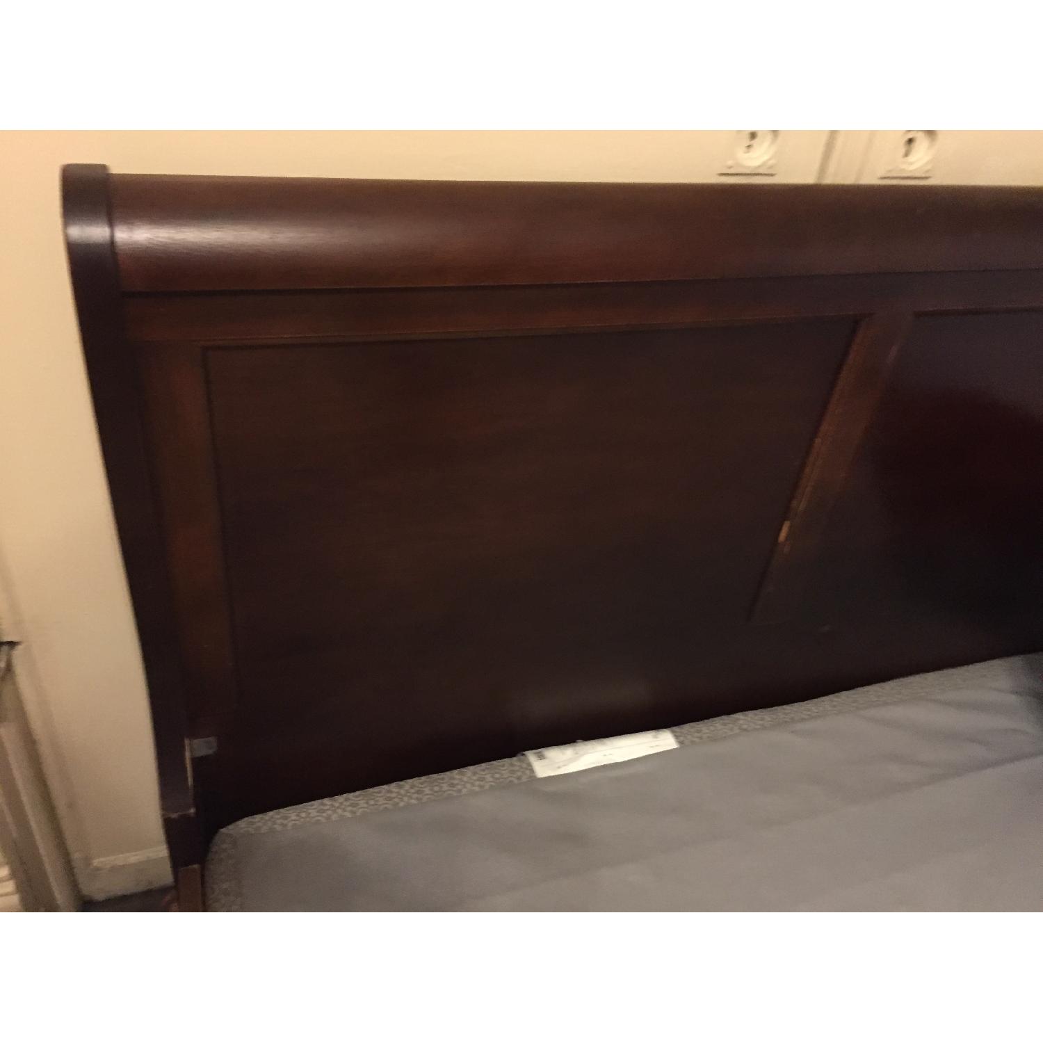 Queen Size Sleigh Bed - image-10