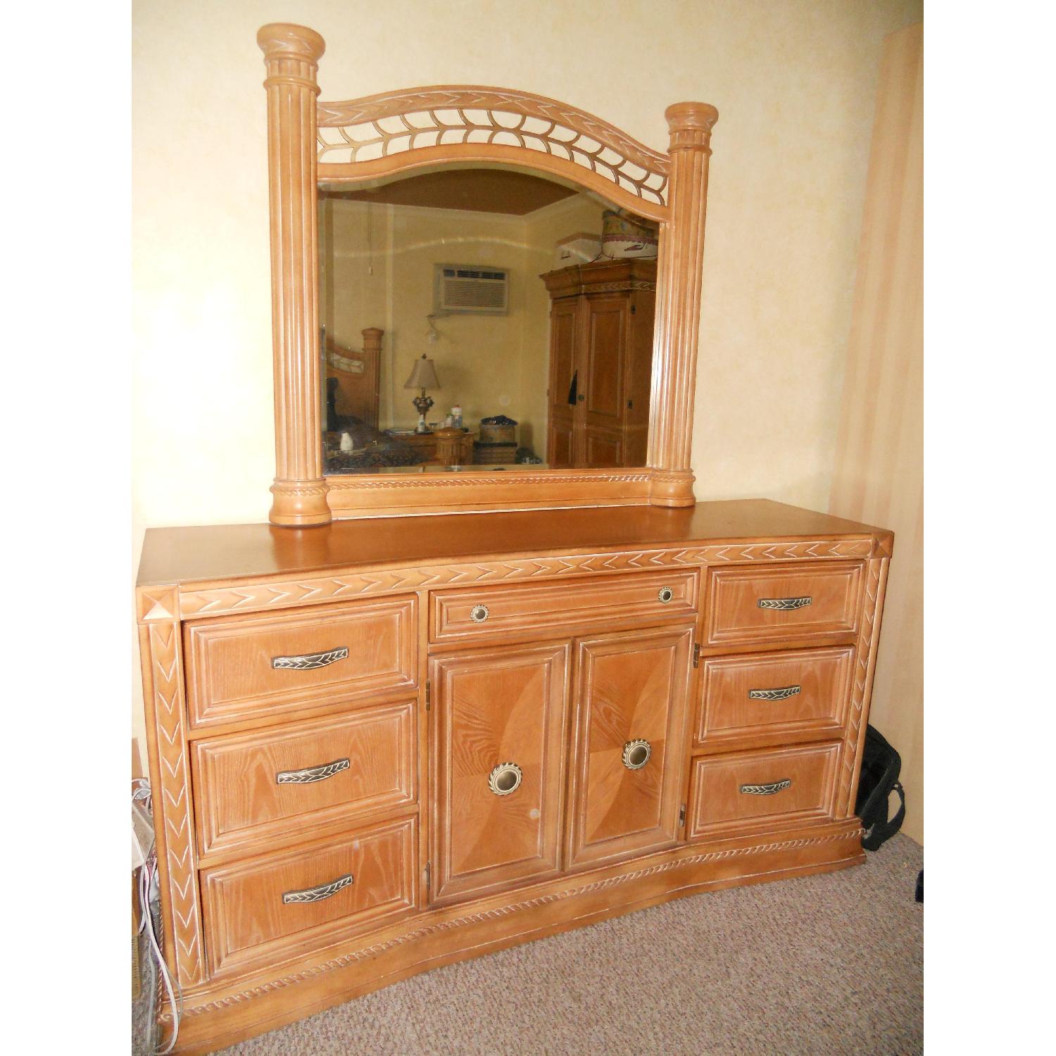 Broyhill Bedroom Set - image-1