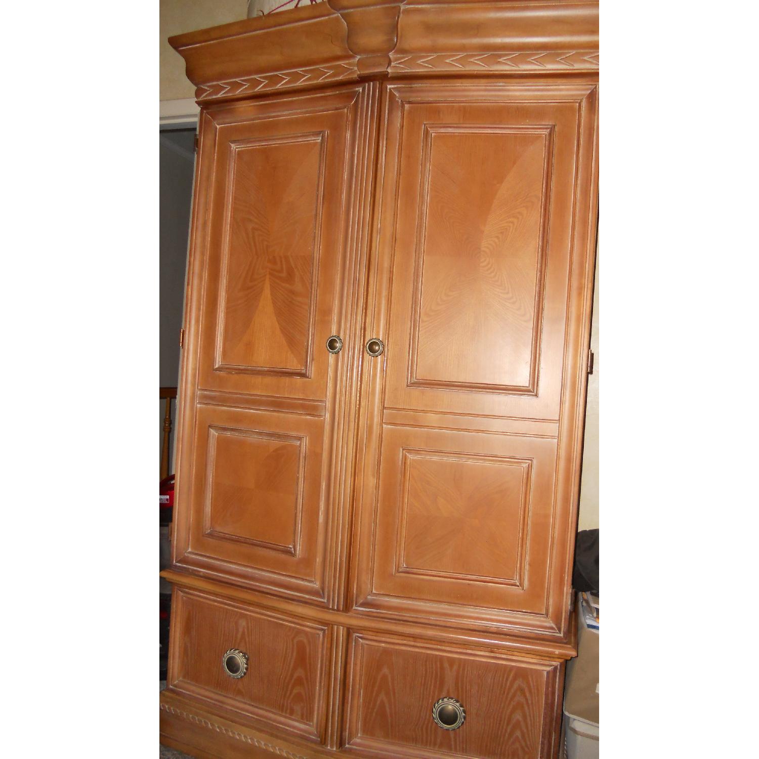 Broyhill Bedroom Set - image-5