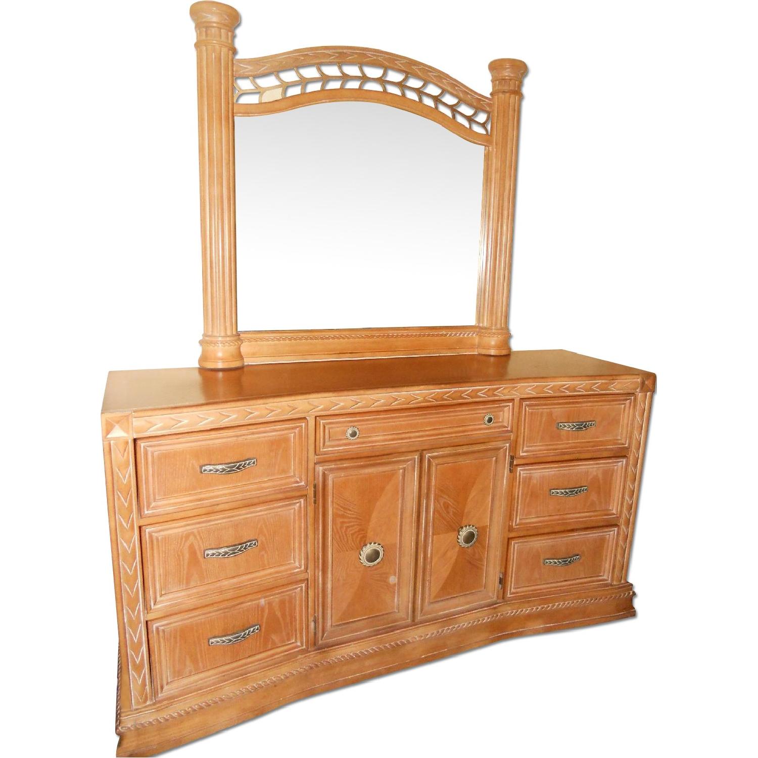 Broyhill Bedroom Set - image-7