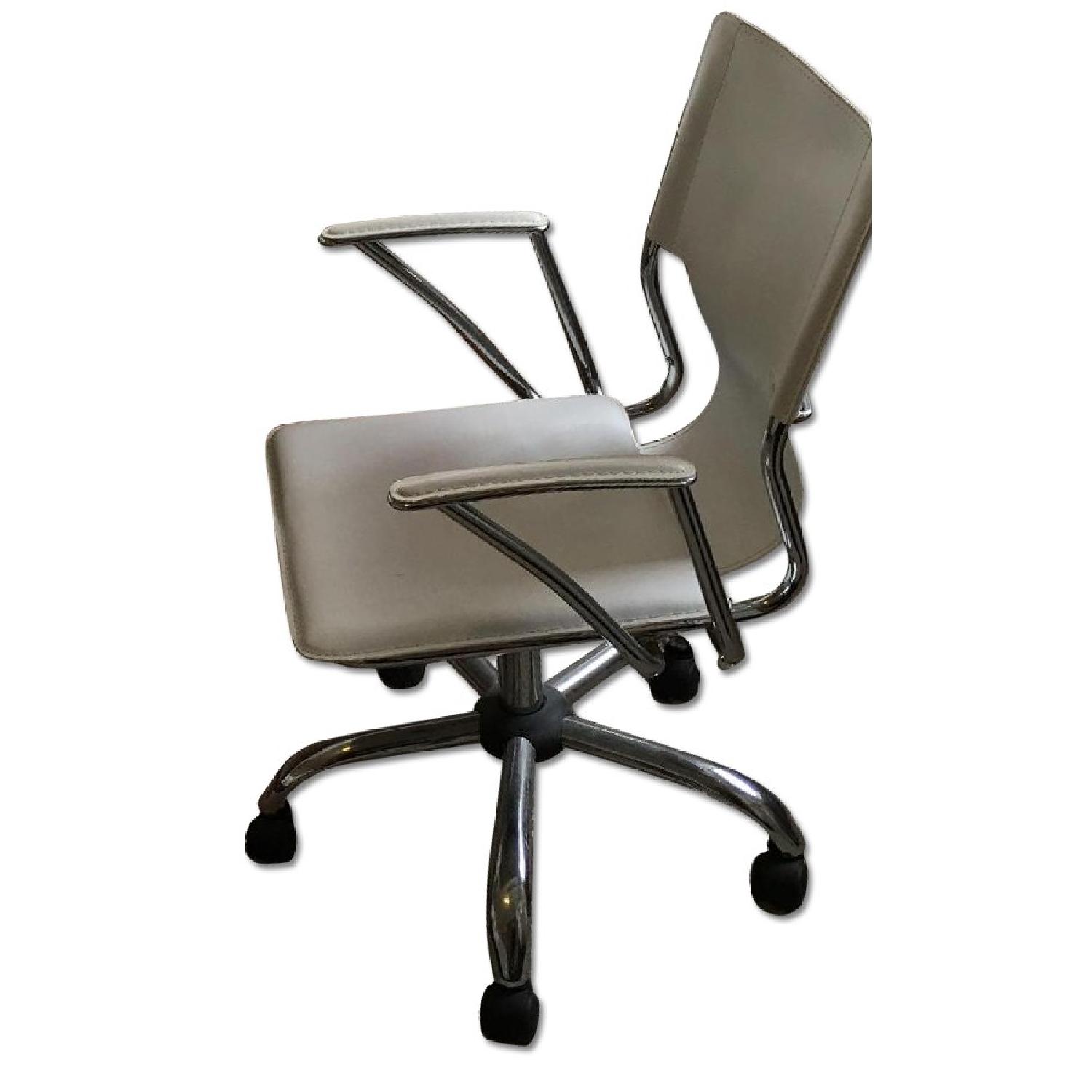 Modern White Office Swivel Chair - image-0