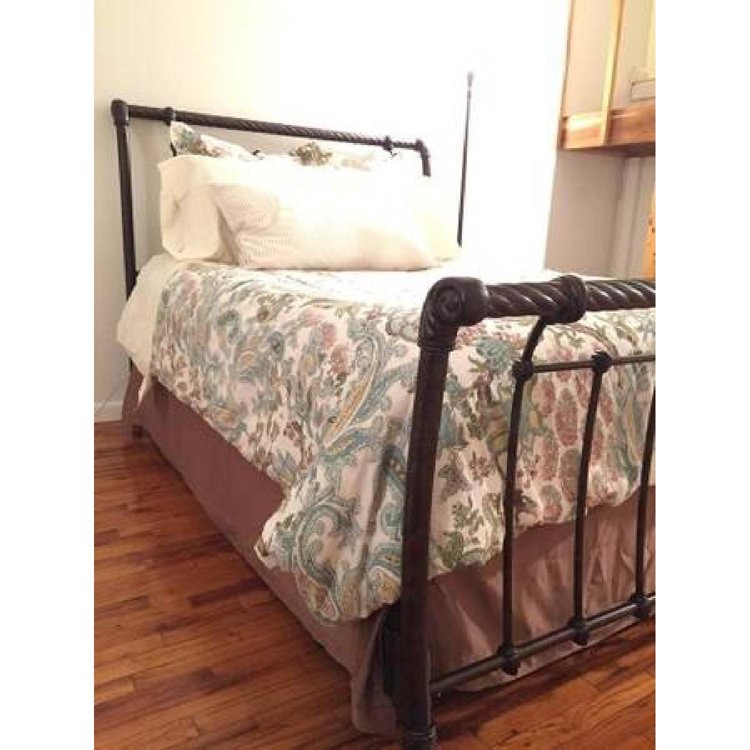 Fashion Bed Design Bronze Iron Sleigh Queen Bed - image-1