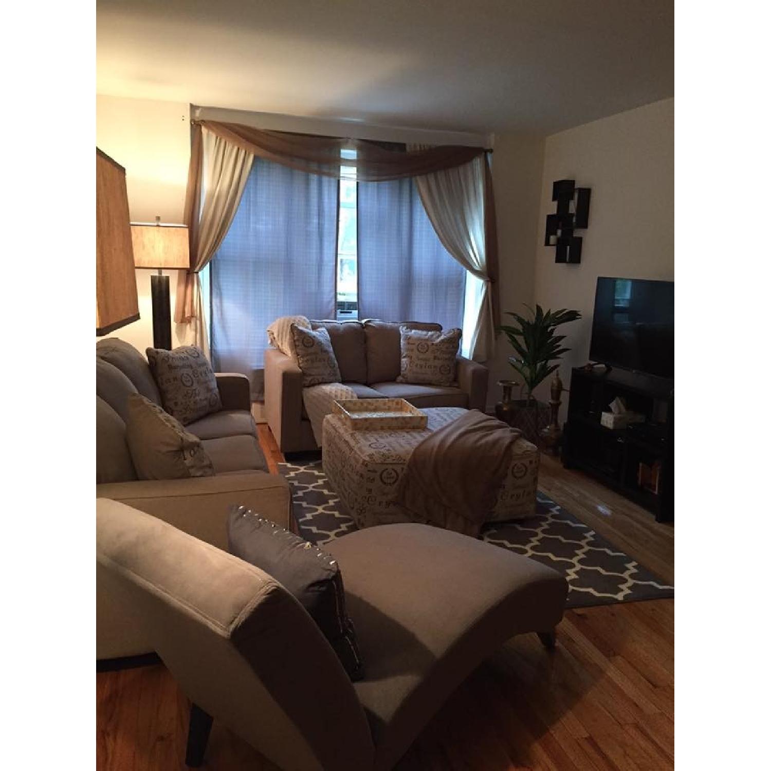 Chaise in Grey Velvet - image-3