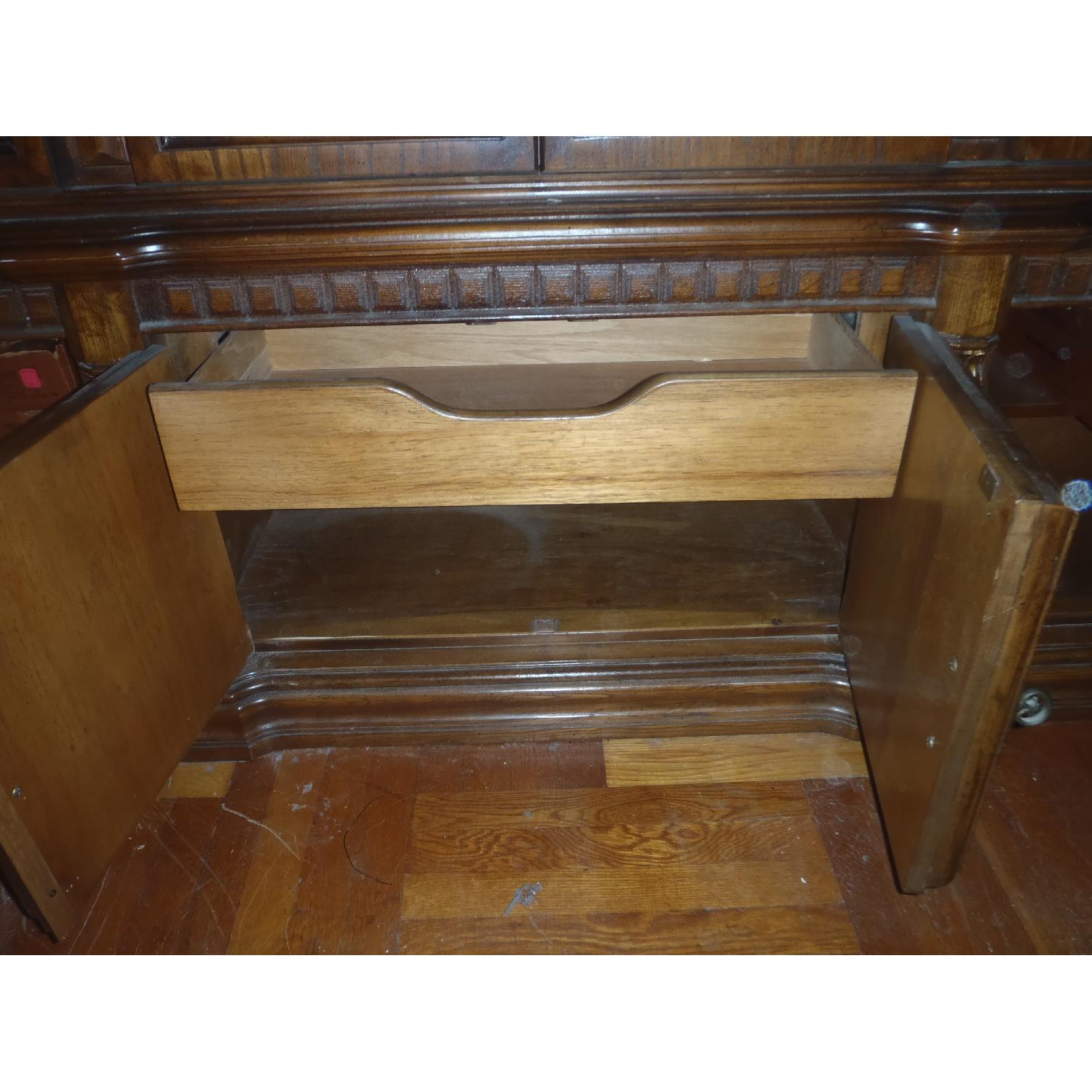 Thomasville Large Oak Wall Unit/China Display/Hutch - image-4