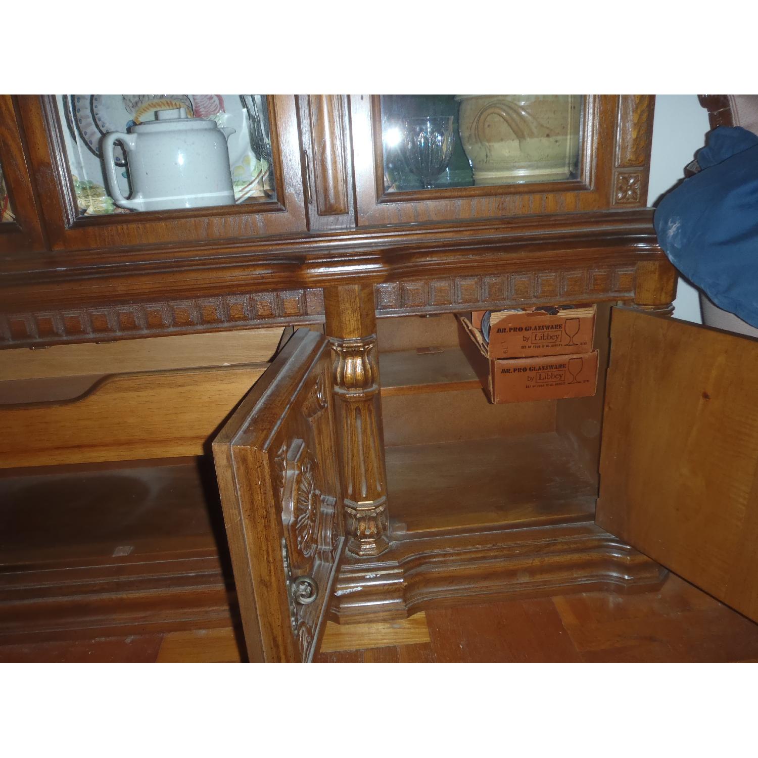 Thomasville Large Oak Wall Unit/China Display/Hutch - image-7