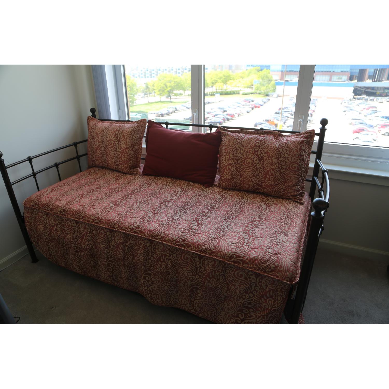 Daybed w/ Pop-Up Trundle - image-1