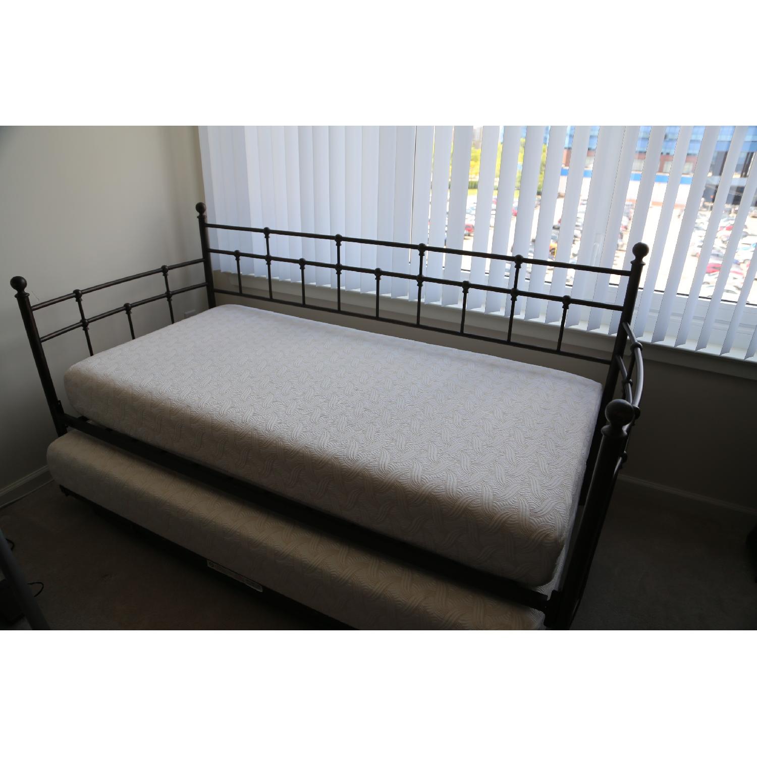 Daybed w/ Pop-Up Trundle - image-2