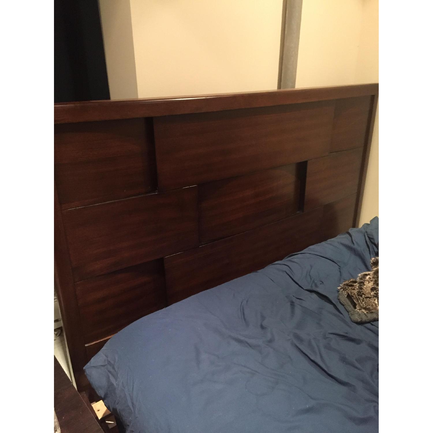 Raymour & Flanigan Saratoga Queen Storage Bed - image-2