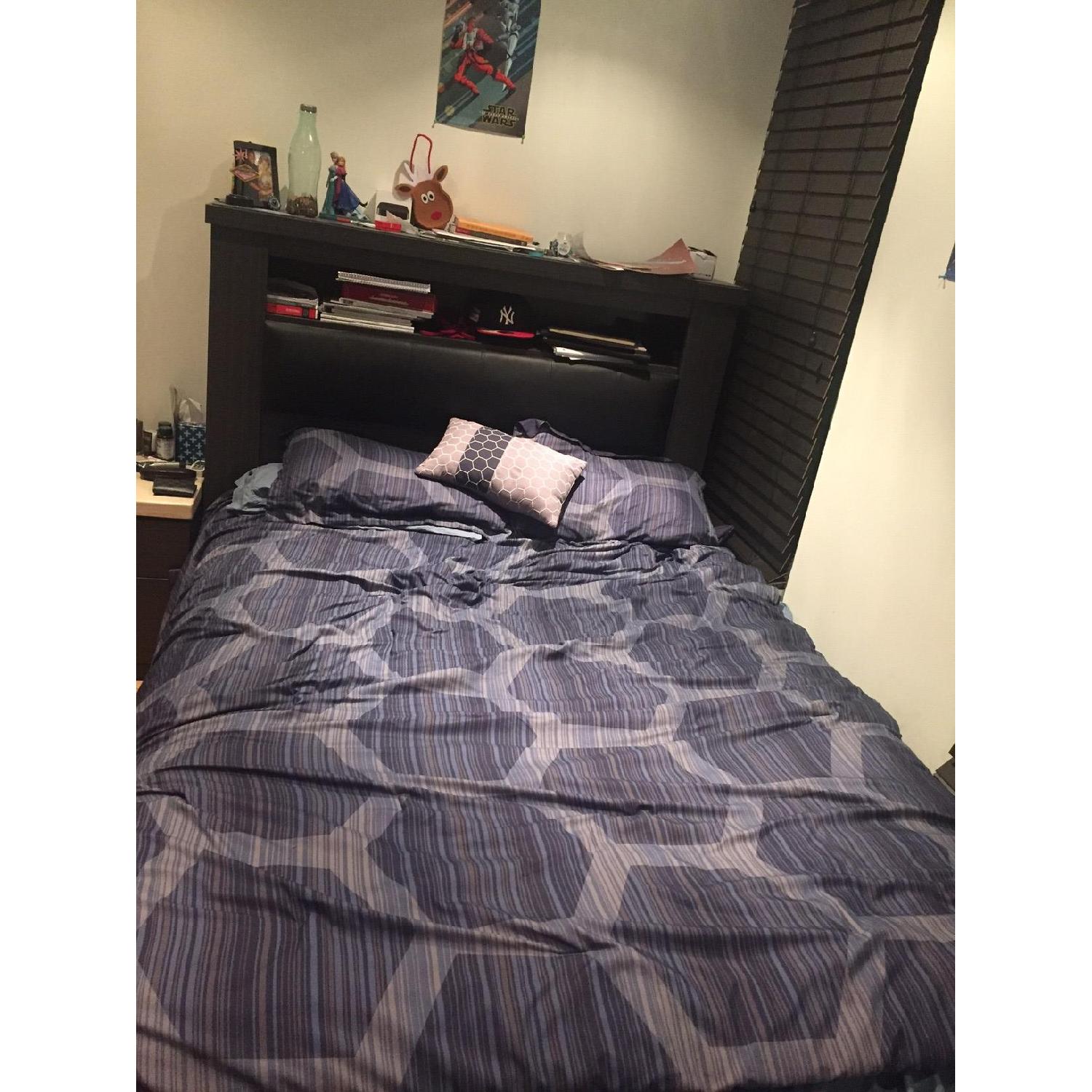Sleek Black Queen Bedroom Set - image-1