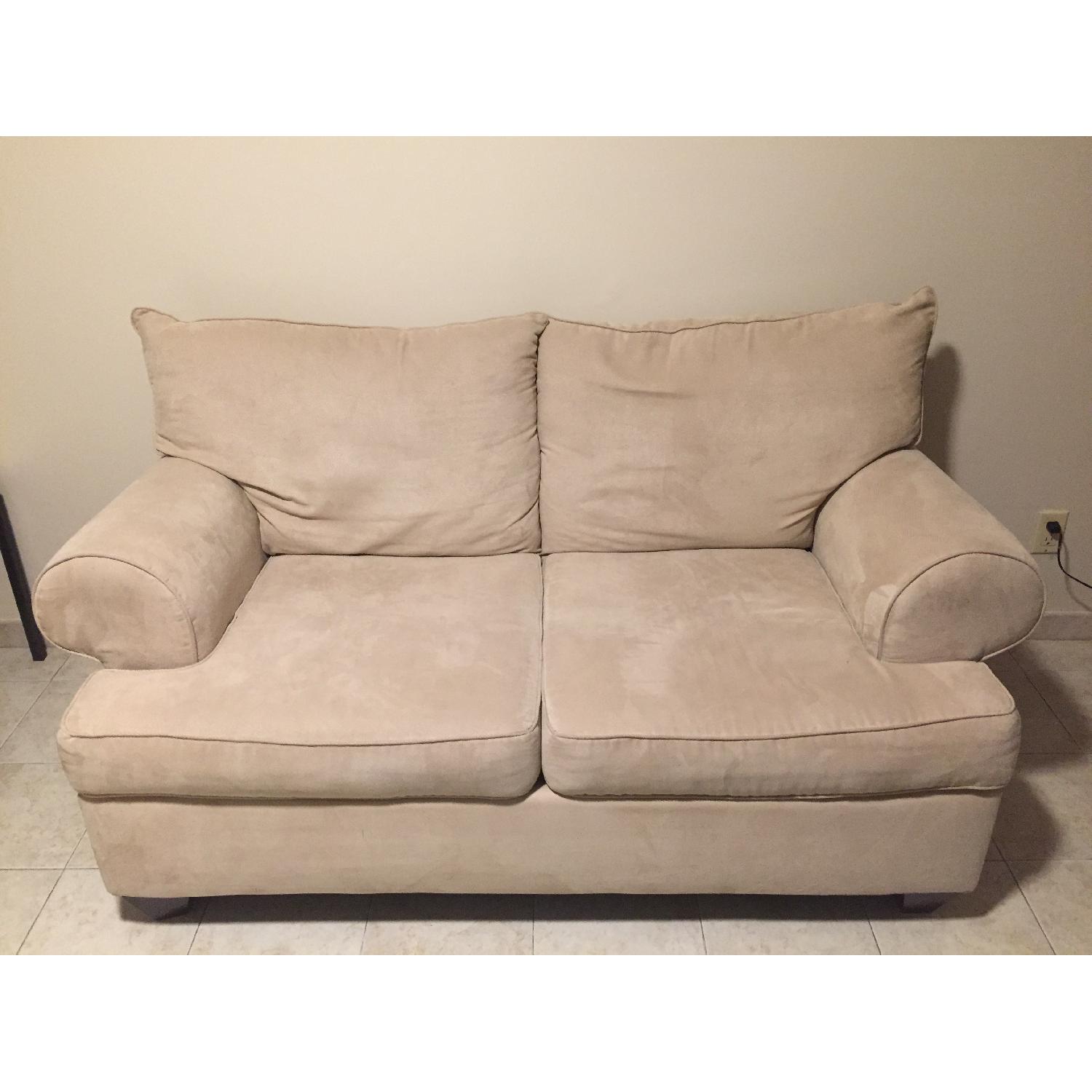 Raymour & Flanigan Vegas Loveseat - image-1