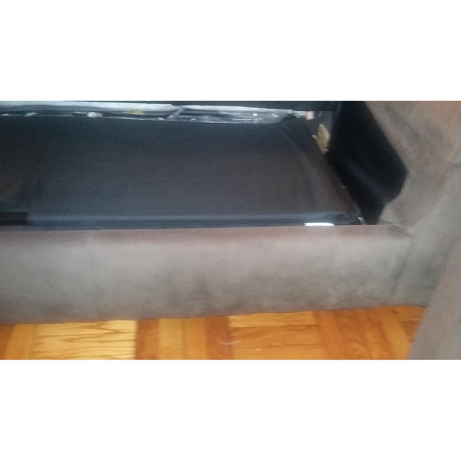 Bob's Queen Size Sleeper Sofa - image-17