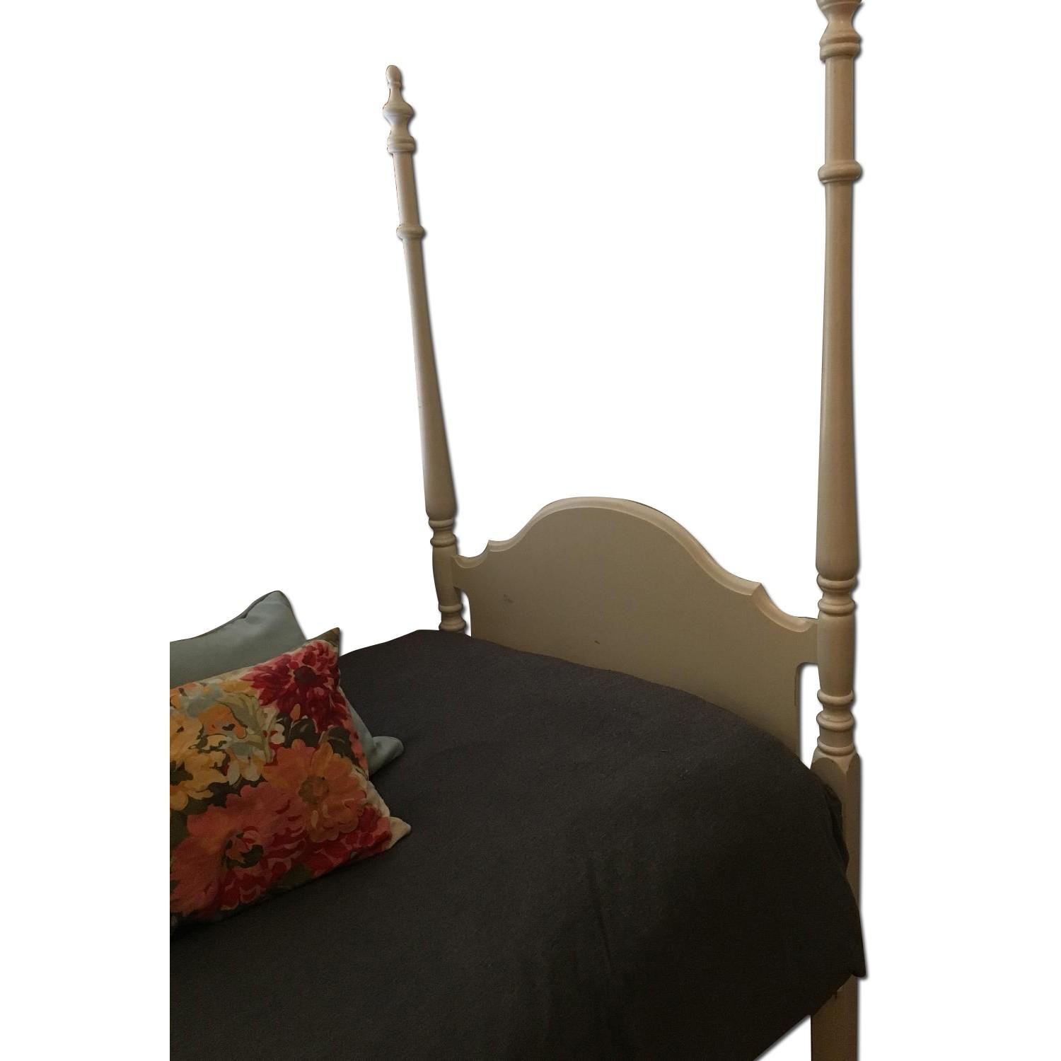 Wolf's Legacy Classic.Twin High Poster Bed Frame - image-0