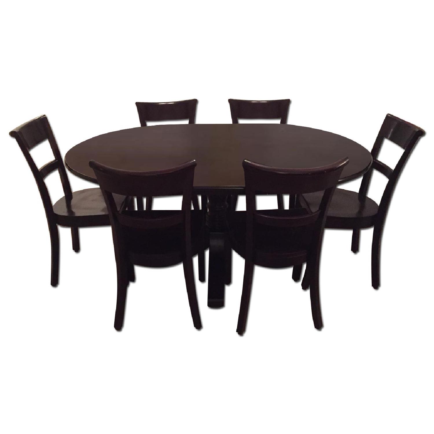 Crate & Barrel Dining Room Table w/ 6 Chairs AptDeco