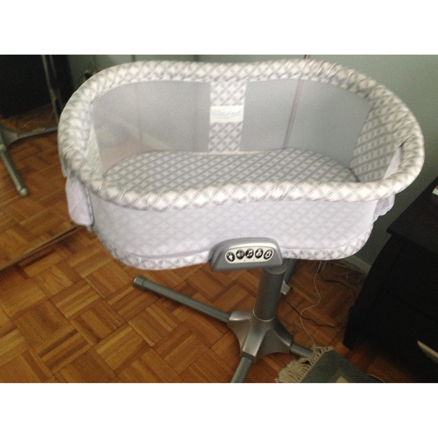 Halo Bassinest Premiere Series Swivel Sleeper Bassinet - image-2