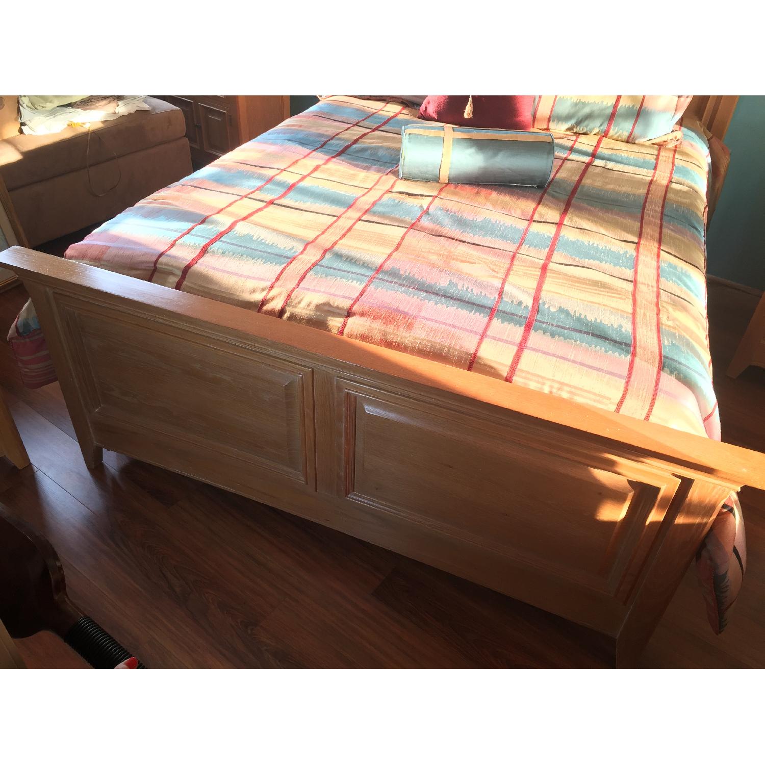 Thomasville Mission Style Queen Bed Set + 2 Matching Nightstands - image-3