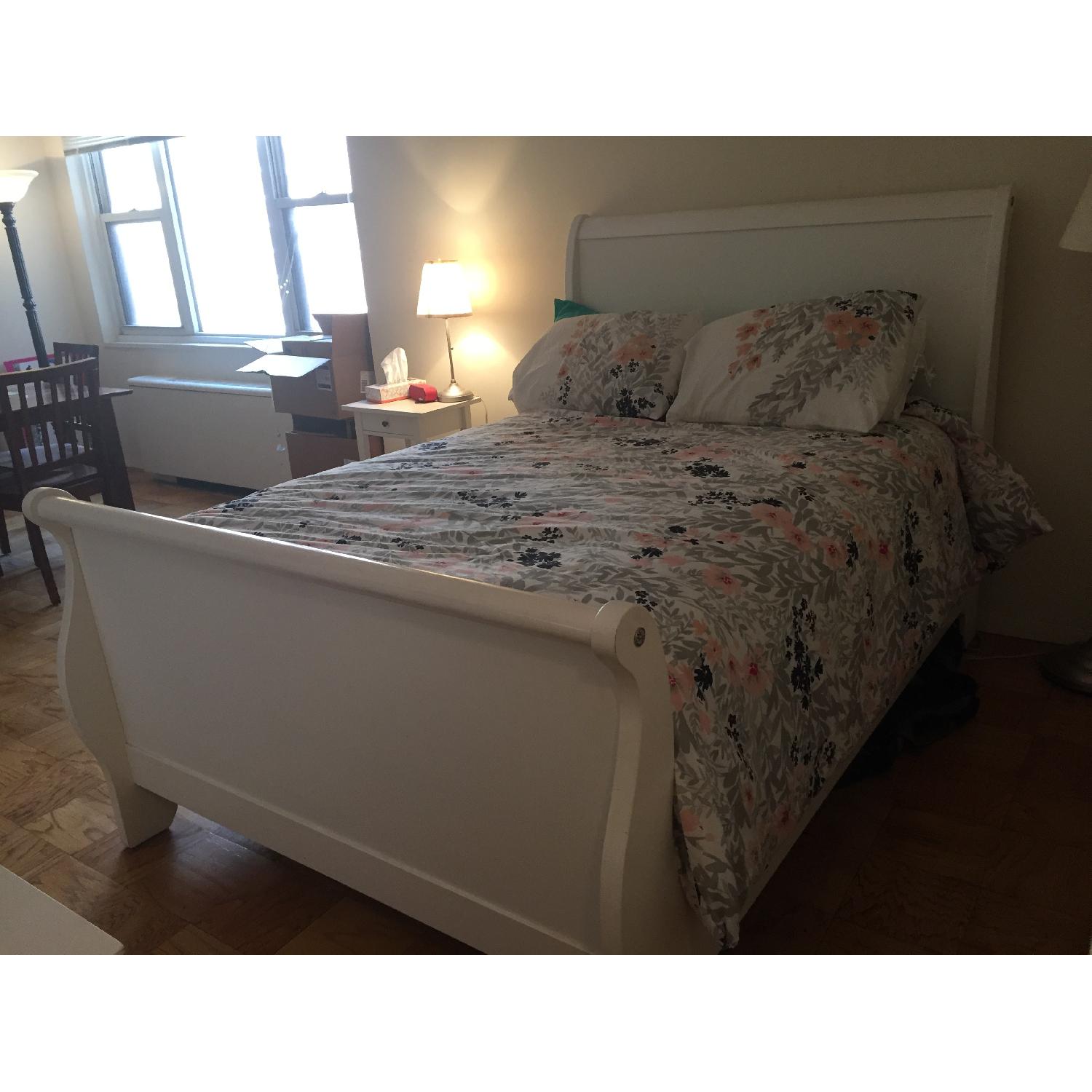 Bob's Louis White Full Size Sleigh Bed - image-2