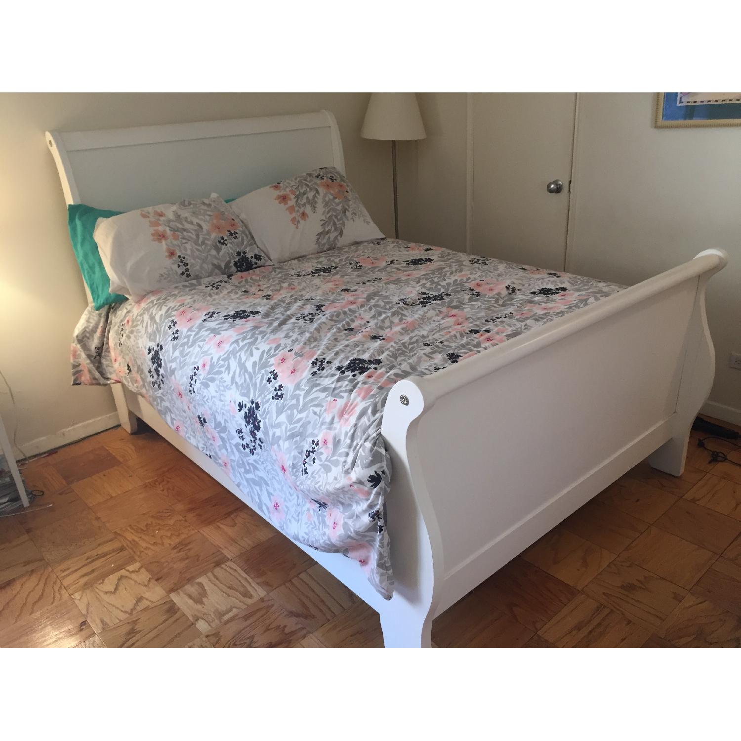 Bob's Louis White Full Size Sleigh Bed - image-3