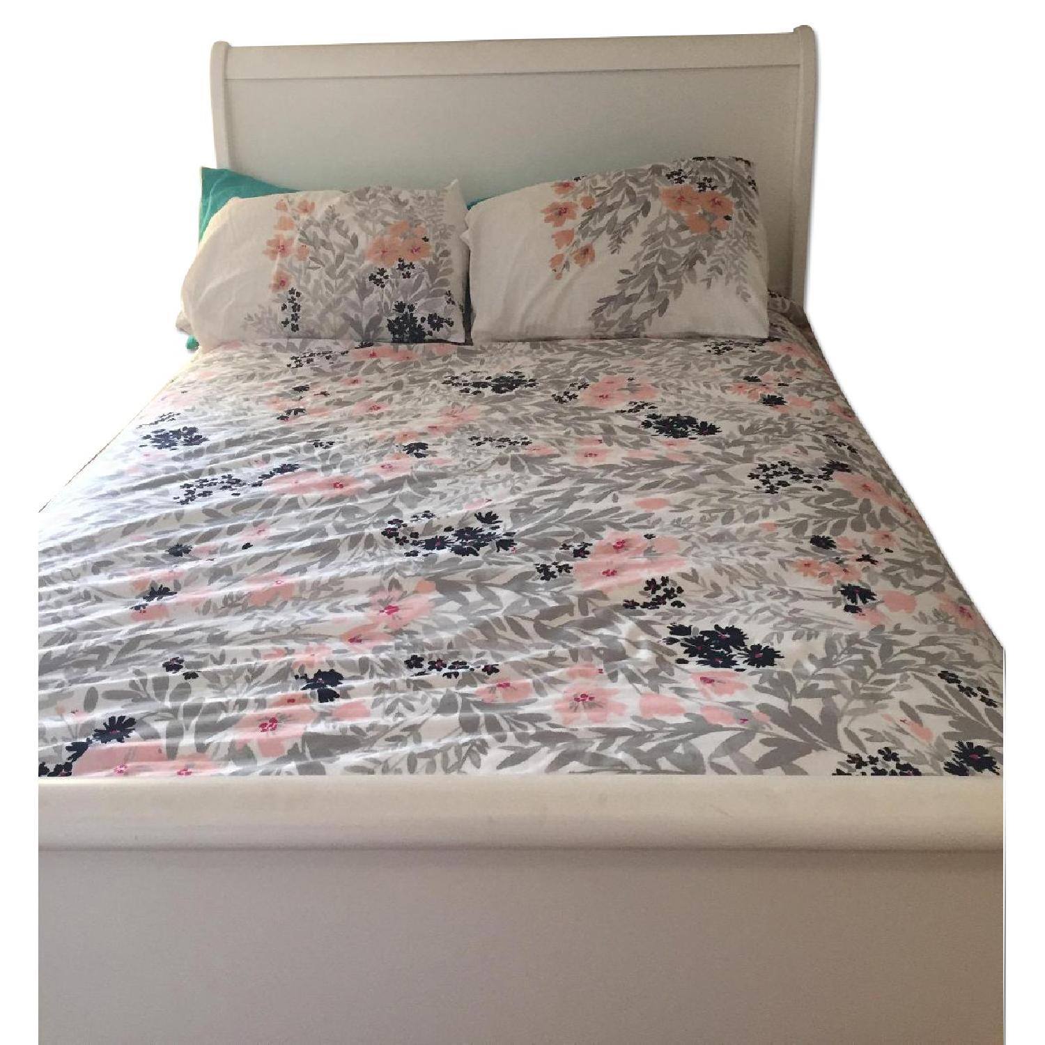 Bob's Louis White Full Size Sleigh Bed - image-0