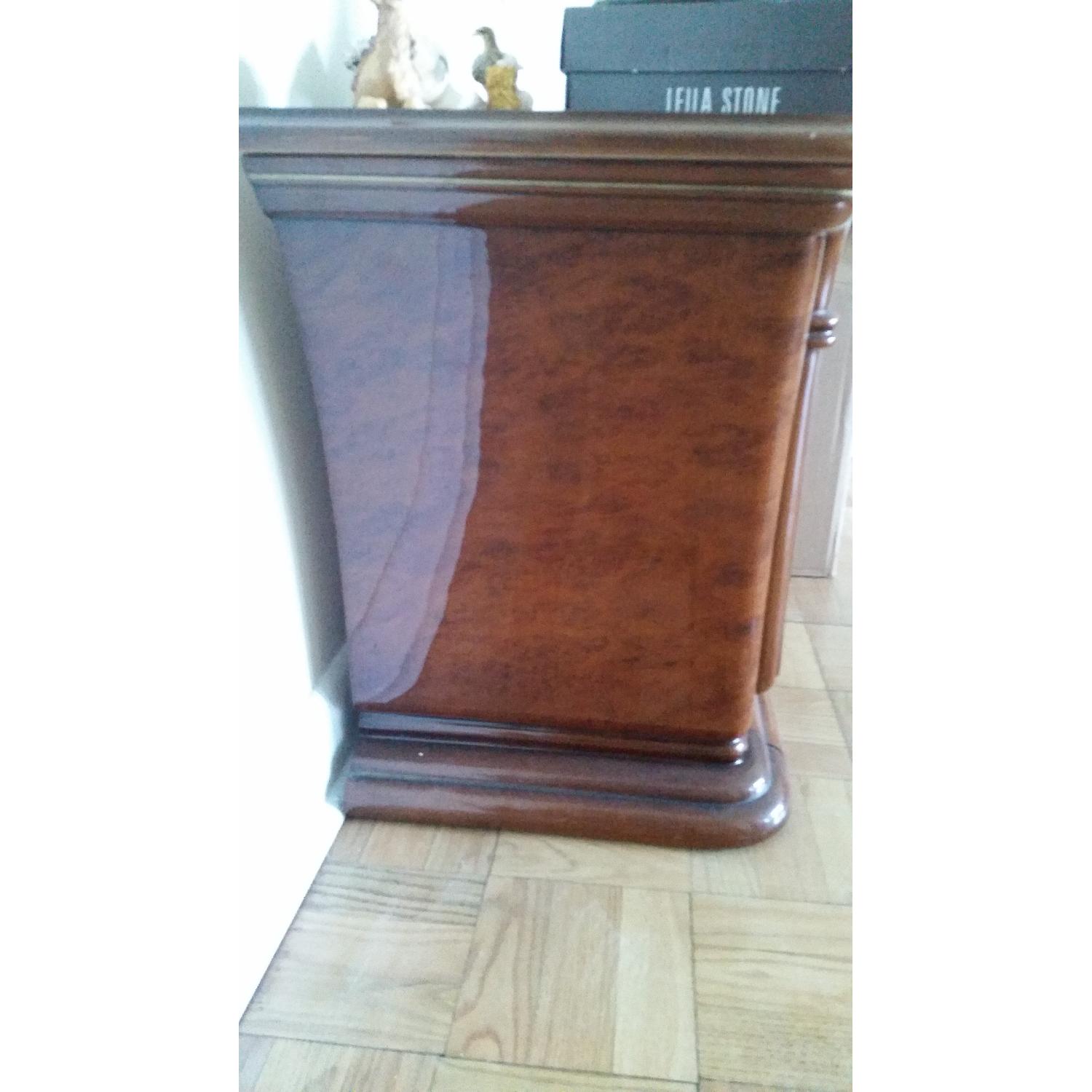 Dresser + 2 Nightstands - image-5