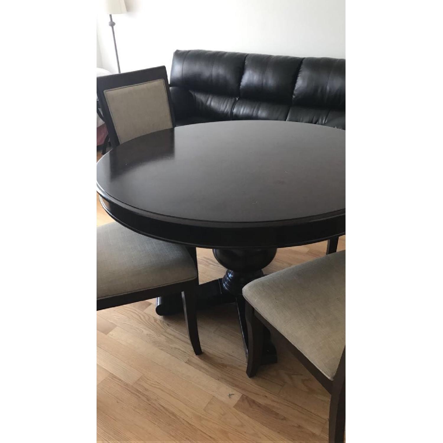 Bob's Gatsby Round Dining Table w/ 4 Chairs AptDeco