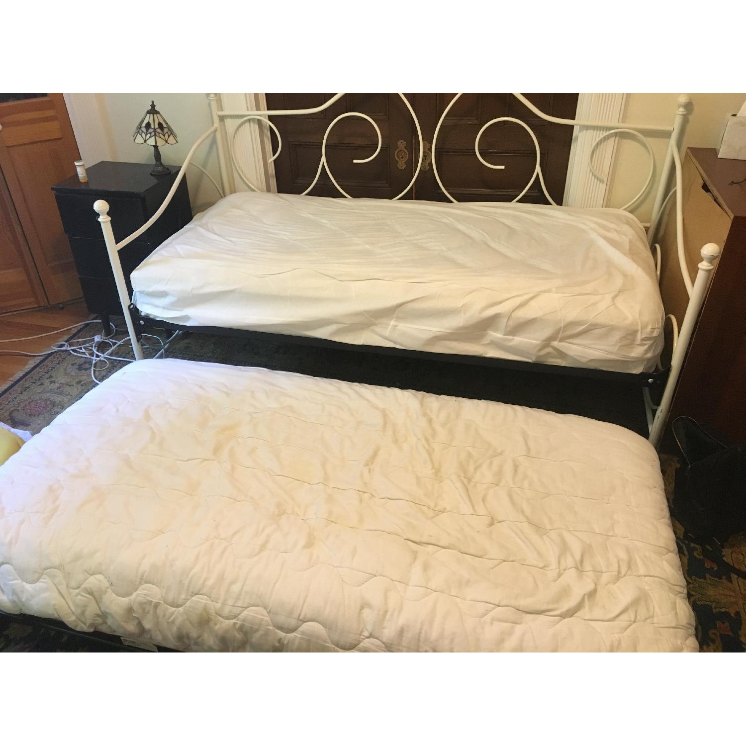 Sleepy's Metal Daybed w/ Pop Up Trundle - image-5