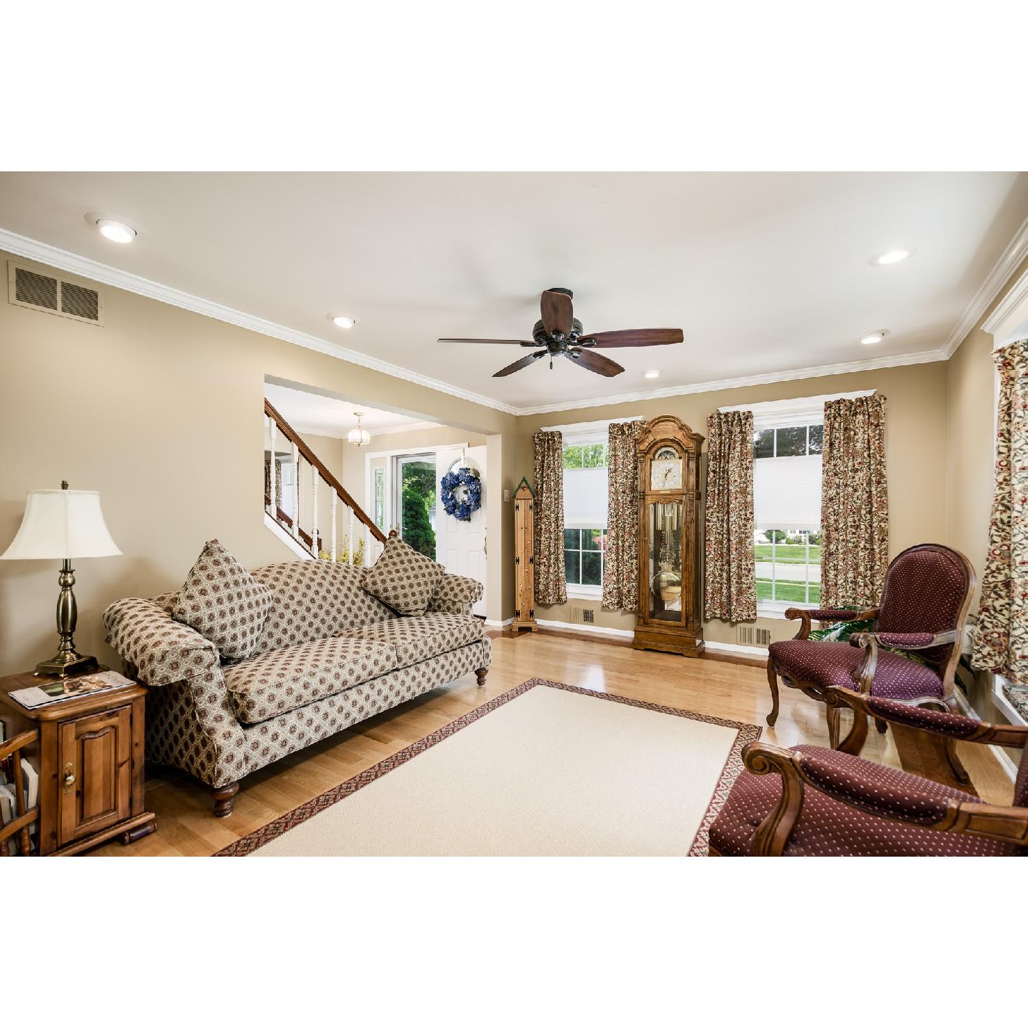 Clayton Marcus Traditional Style 2 Seater Sofa - image-1