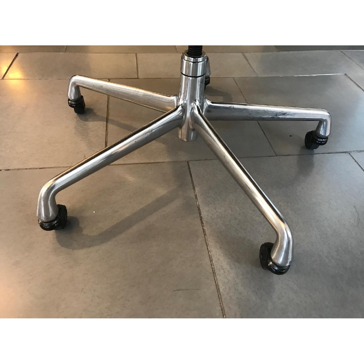 Herman Miller Eames Management Chair - image-3