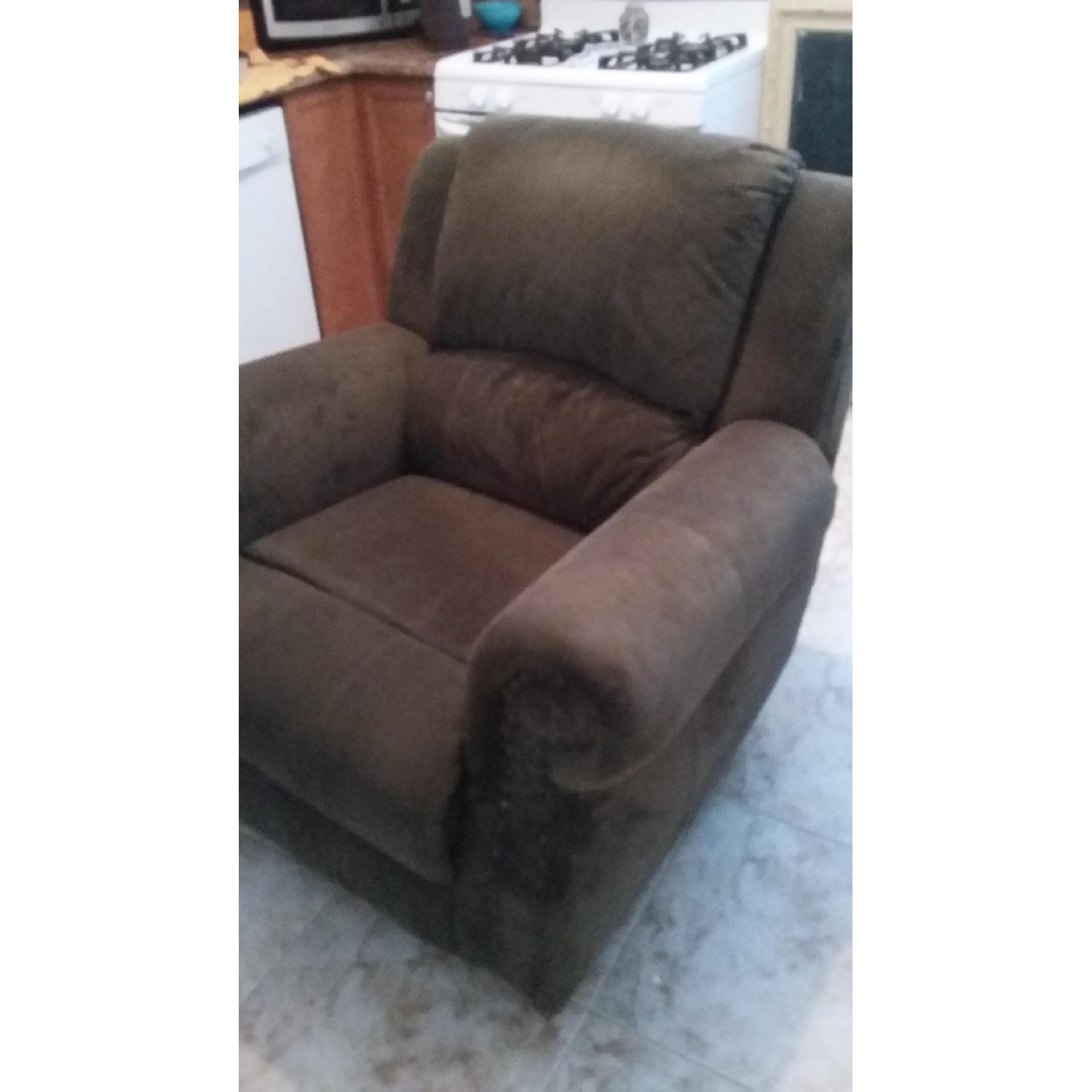 Macy's Recliner AptDeco