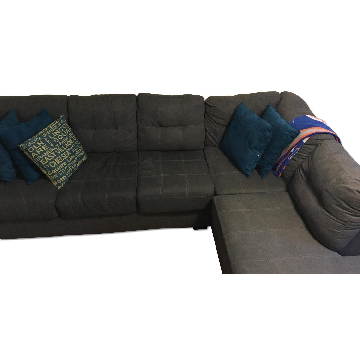 Flash Furniture Benchcraft Maier Microfiber Sectional w/ Right Side Facing Chaise in Charcoal - image-0