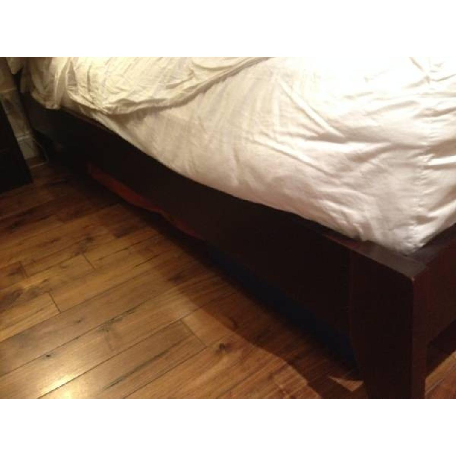 Vermont Tubbs Queen Bed and Dresser - image-4