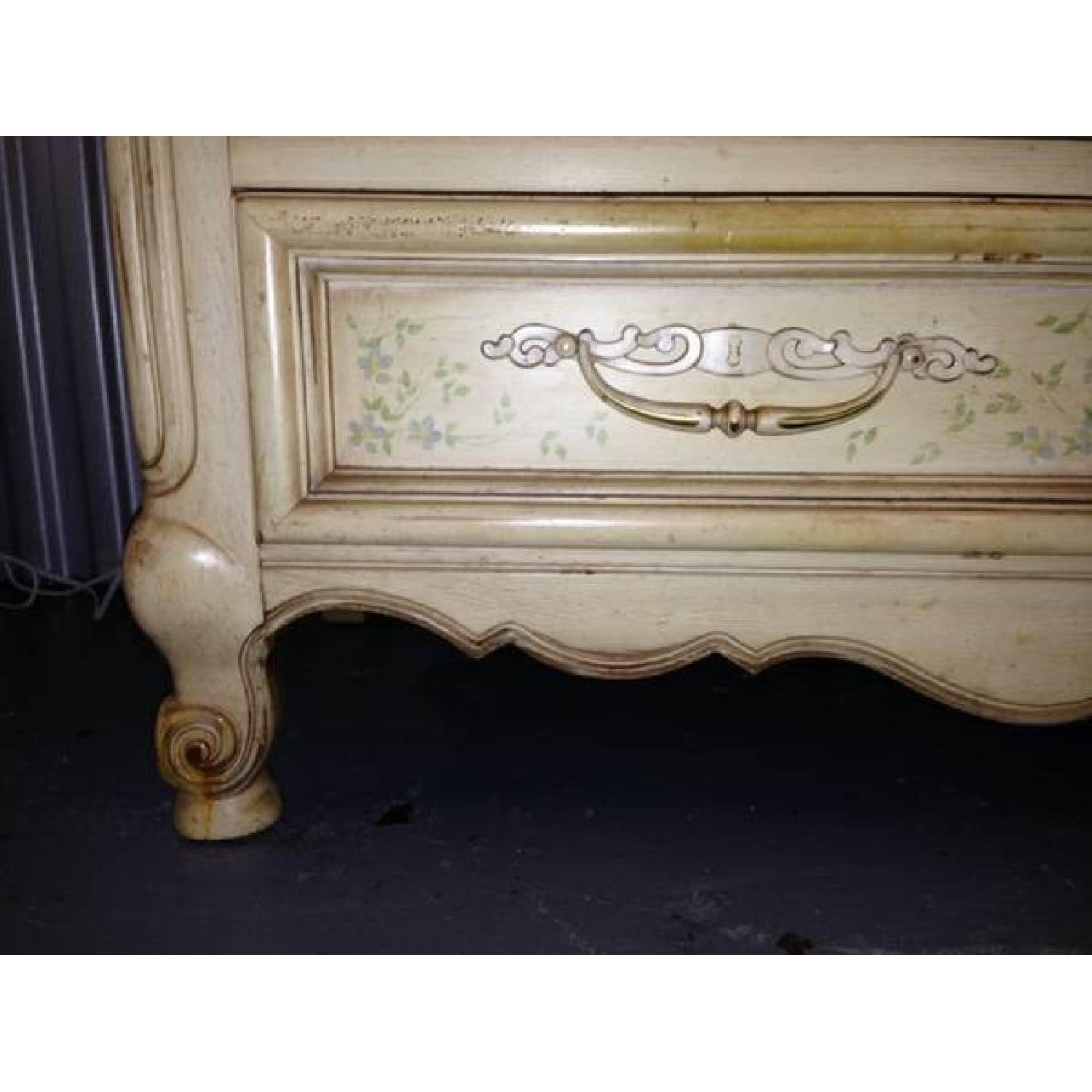 Thomasville Bedroom Set - image-4