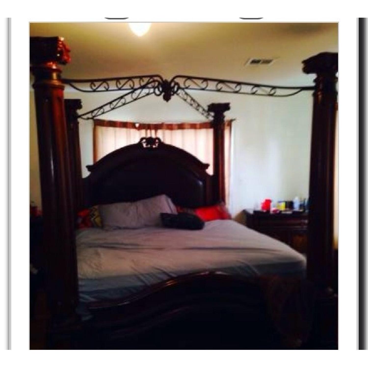 Canopy King Size Bedroom Set - image-2