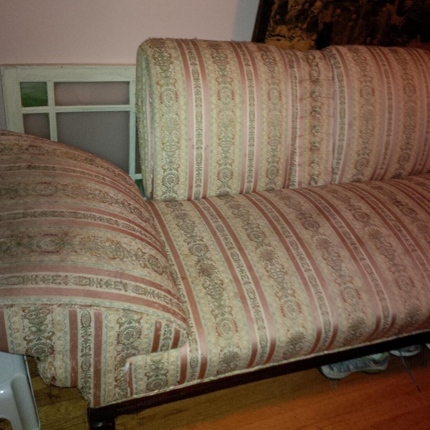 Antique Chaise Lounge/Fainting Couch AptDeco