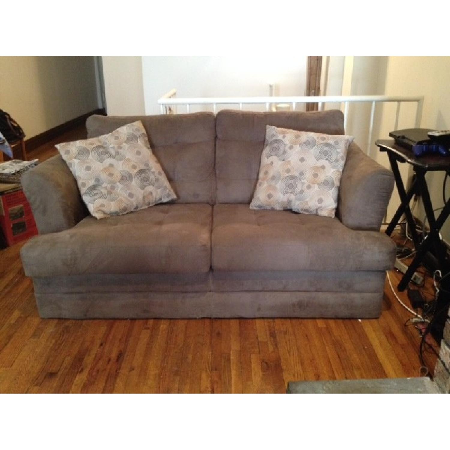 Simmons Velocity Love Seat w/ Gigi Pillows - image-3