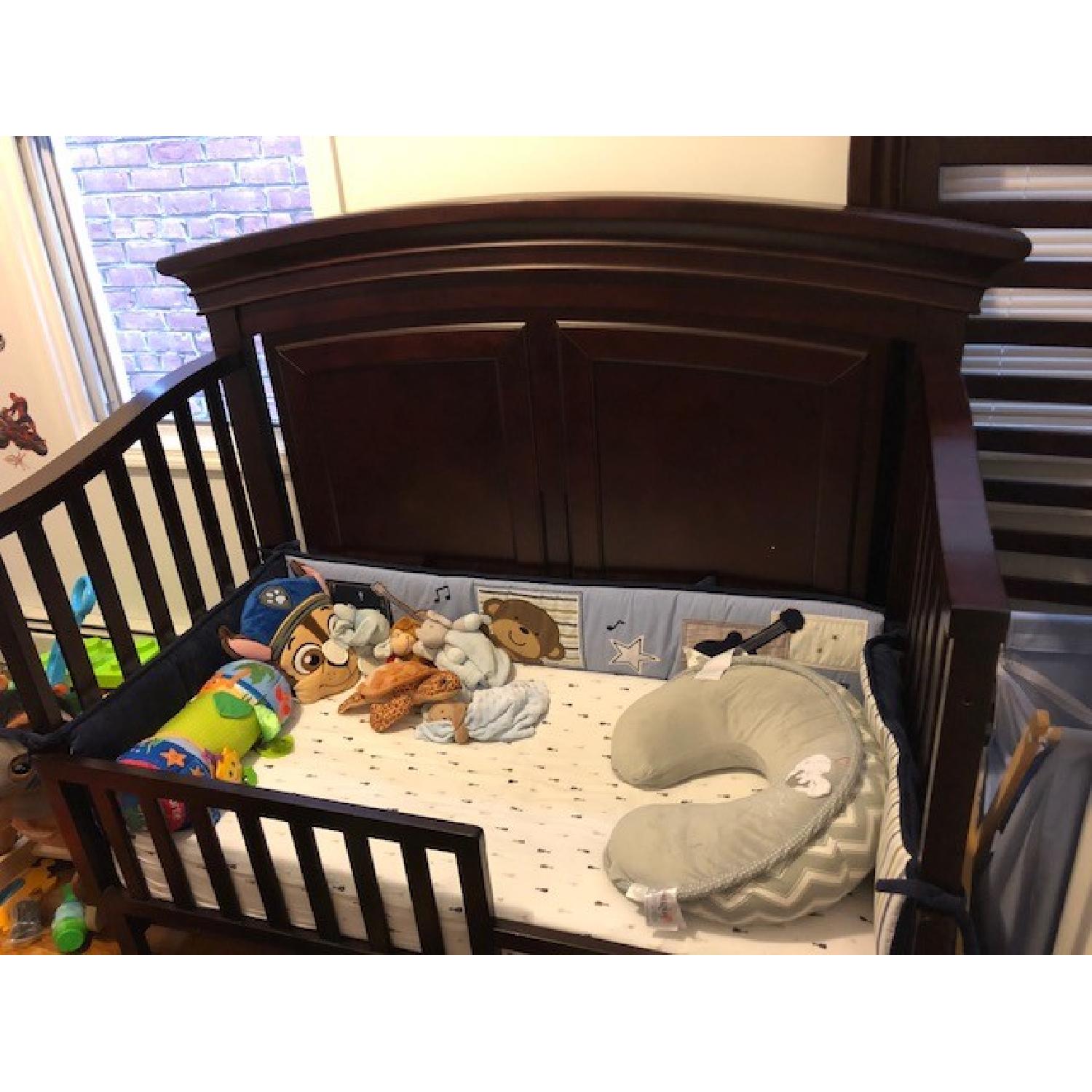 Sorelle Verona Convertible Baby Crib w/ Toddler Rails - image-3