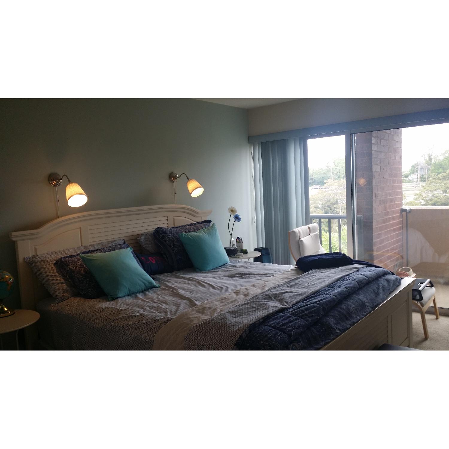 Havertys King Size Cottage Retreat II Bed Frame - image-2