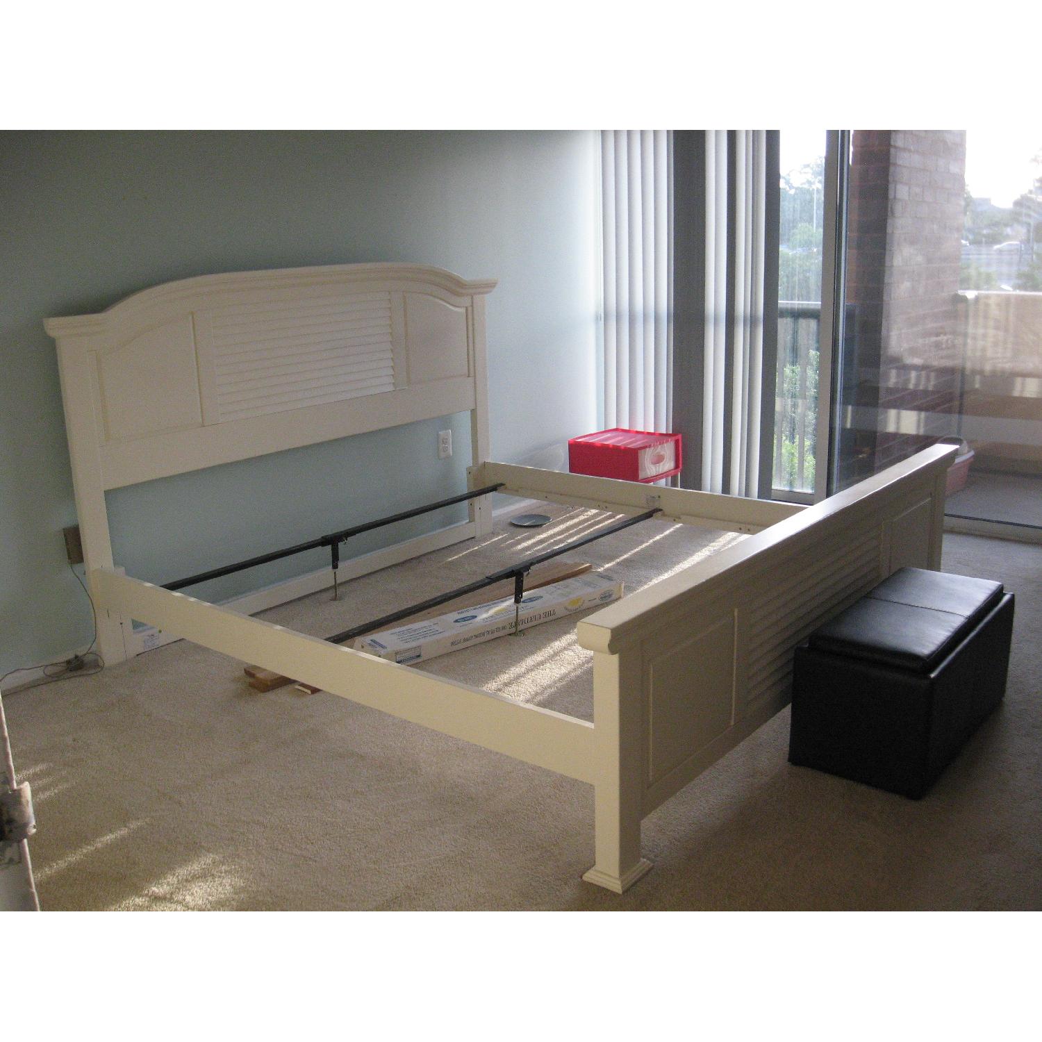 Havertys King Size Cottage Retreat II Bed Frame - image-3