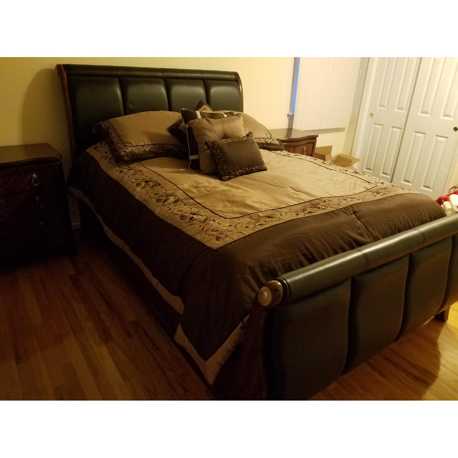 Collezione Europa Queen Sleigh Bed + 2 Nightstands AptDeco