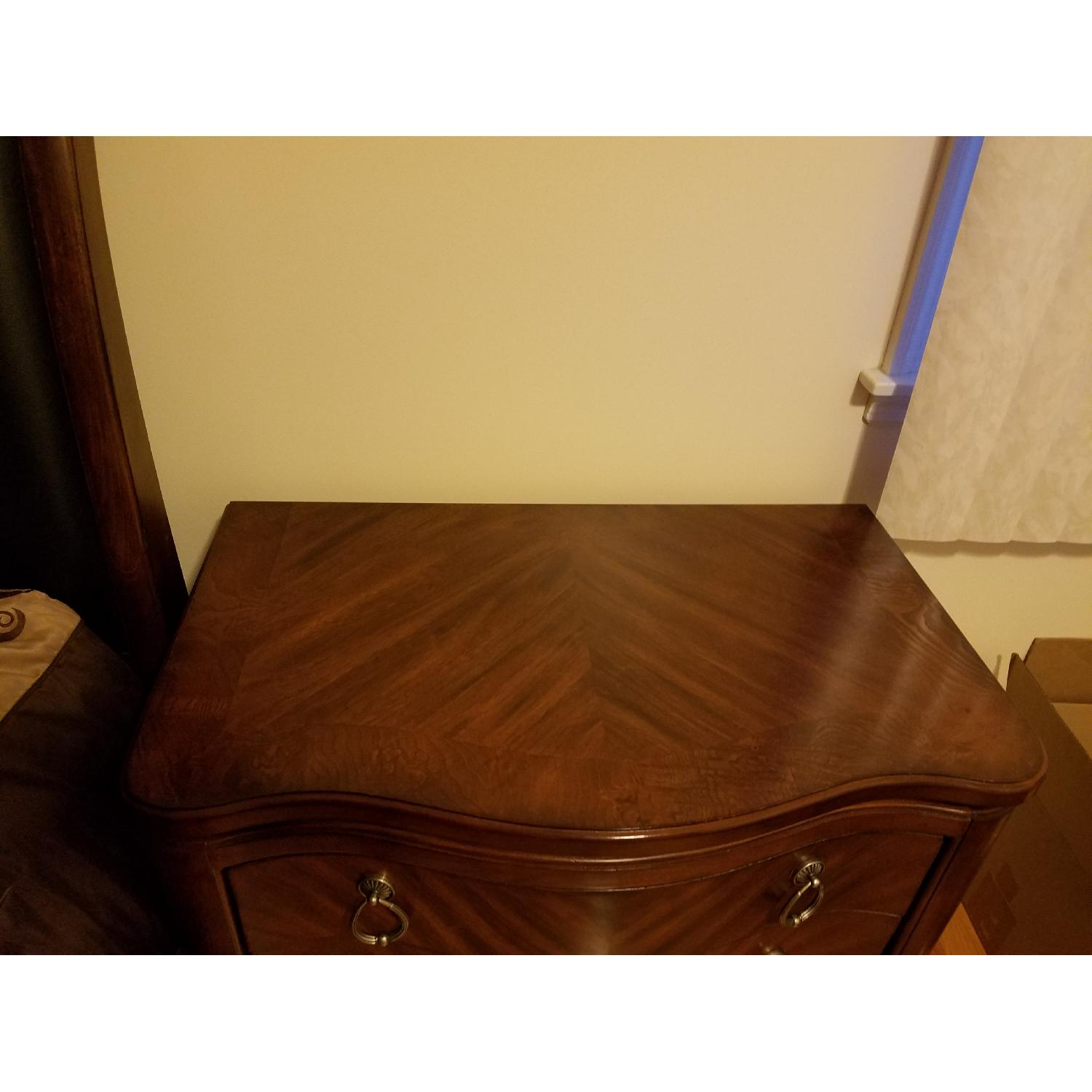 Collezione Europa Queen Sleigh Bed + 2 Nightstands - image-4