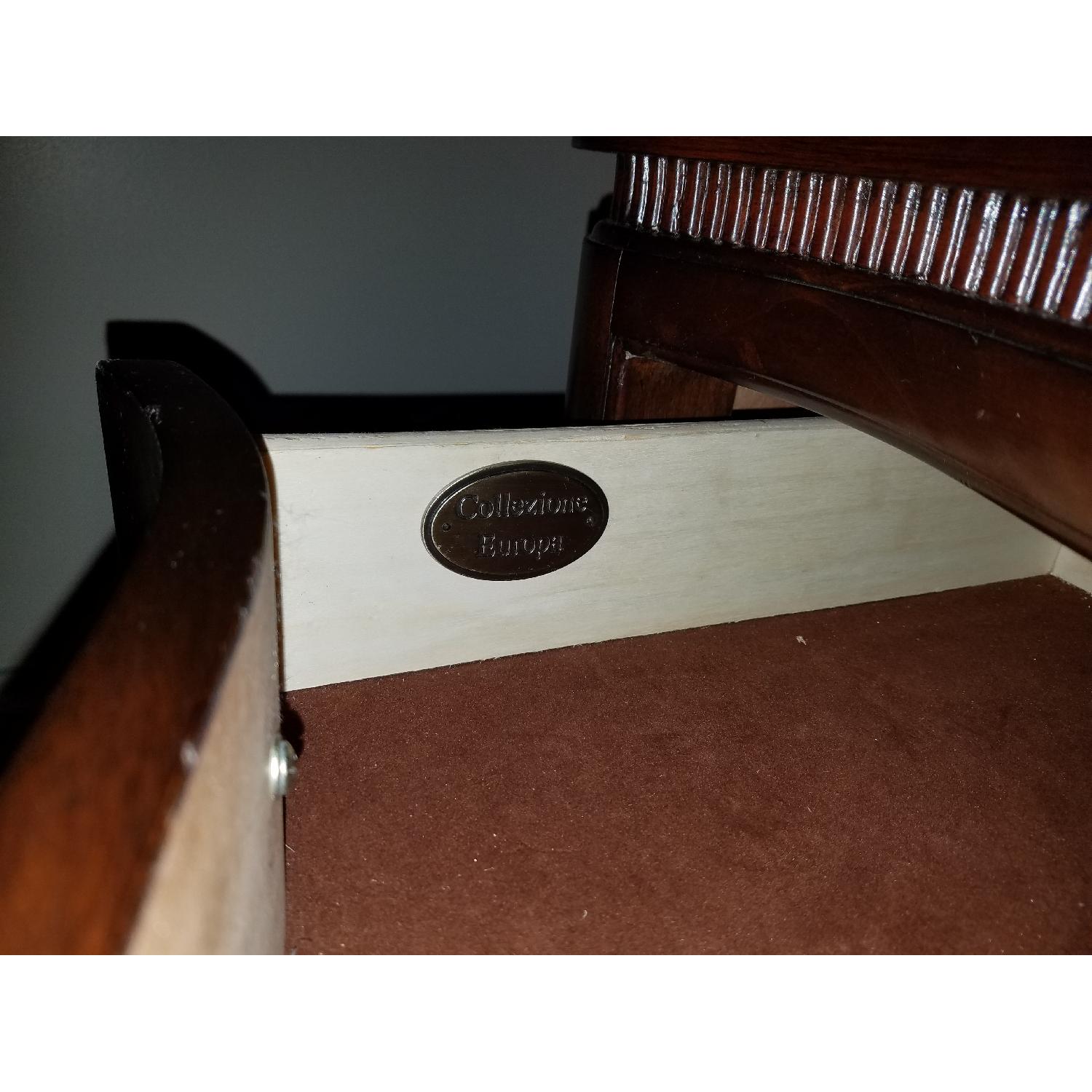 Collezione Europa Queen Sleigh Bed + 2 Nightstands - image-5