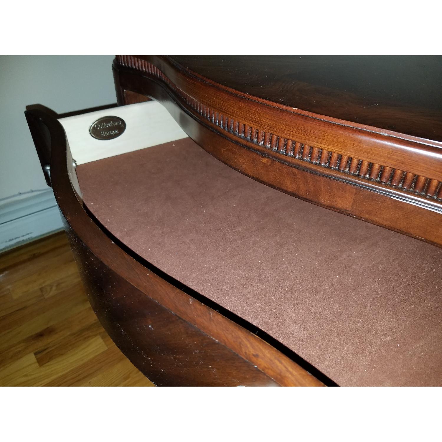 Collezione Europa Queen Sleigh Bed + 2 Nightstands - image-7