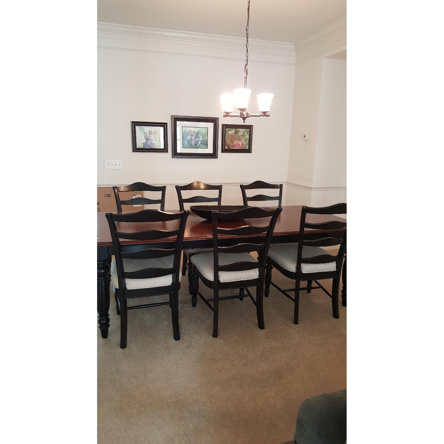 Havertys Westbury Leg Dining Table w/ 6 Chairs AptDeco