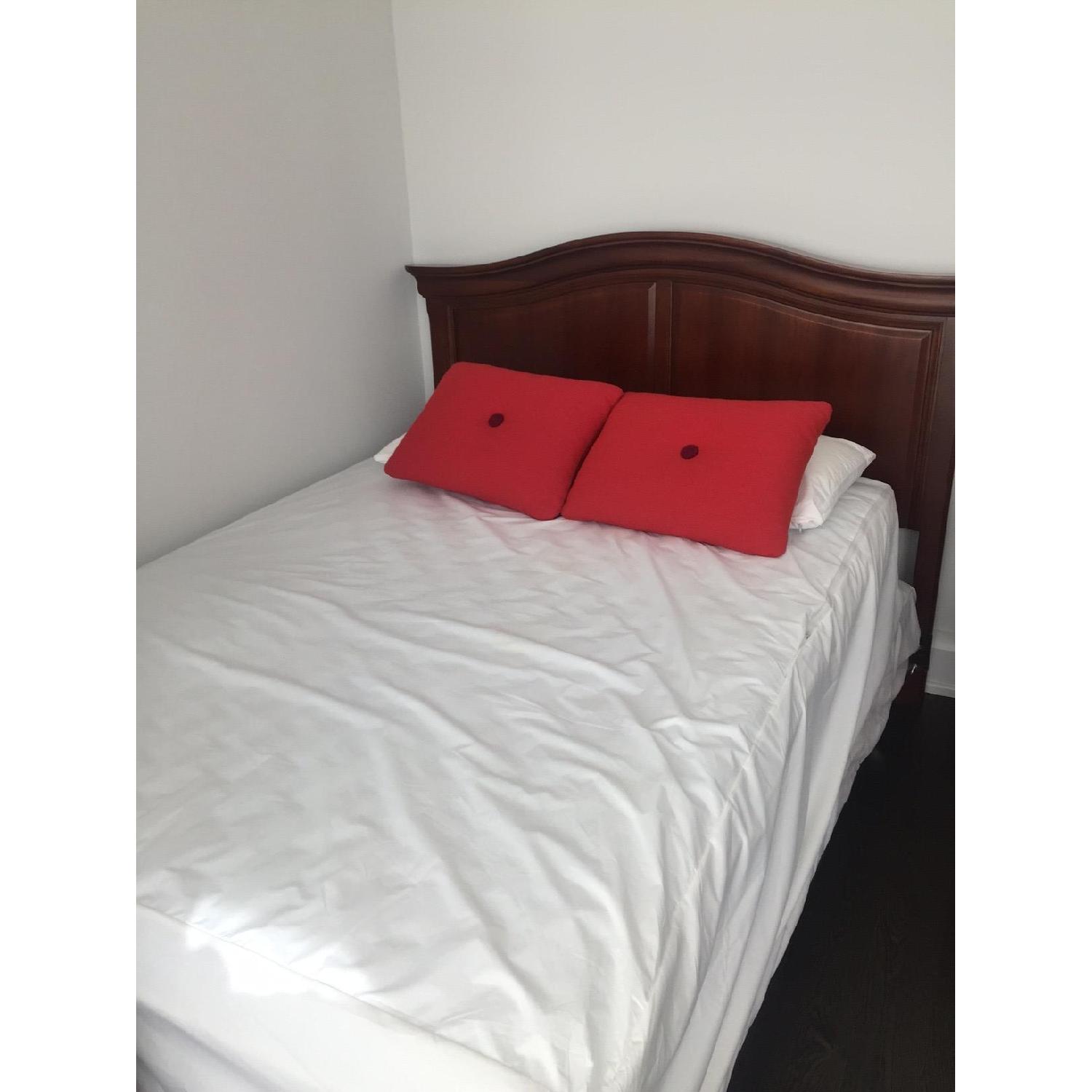 Thomasville Martinique 4 Piece Queen Bedroom Set - image-1