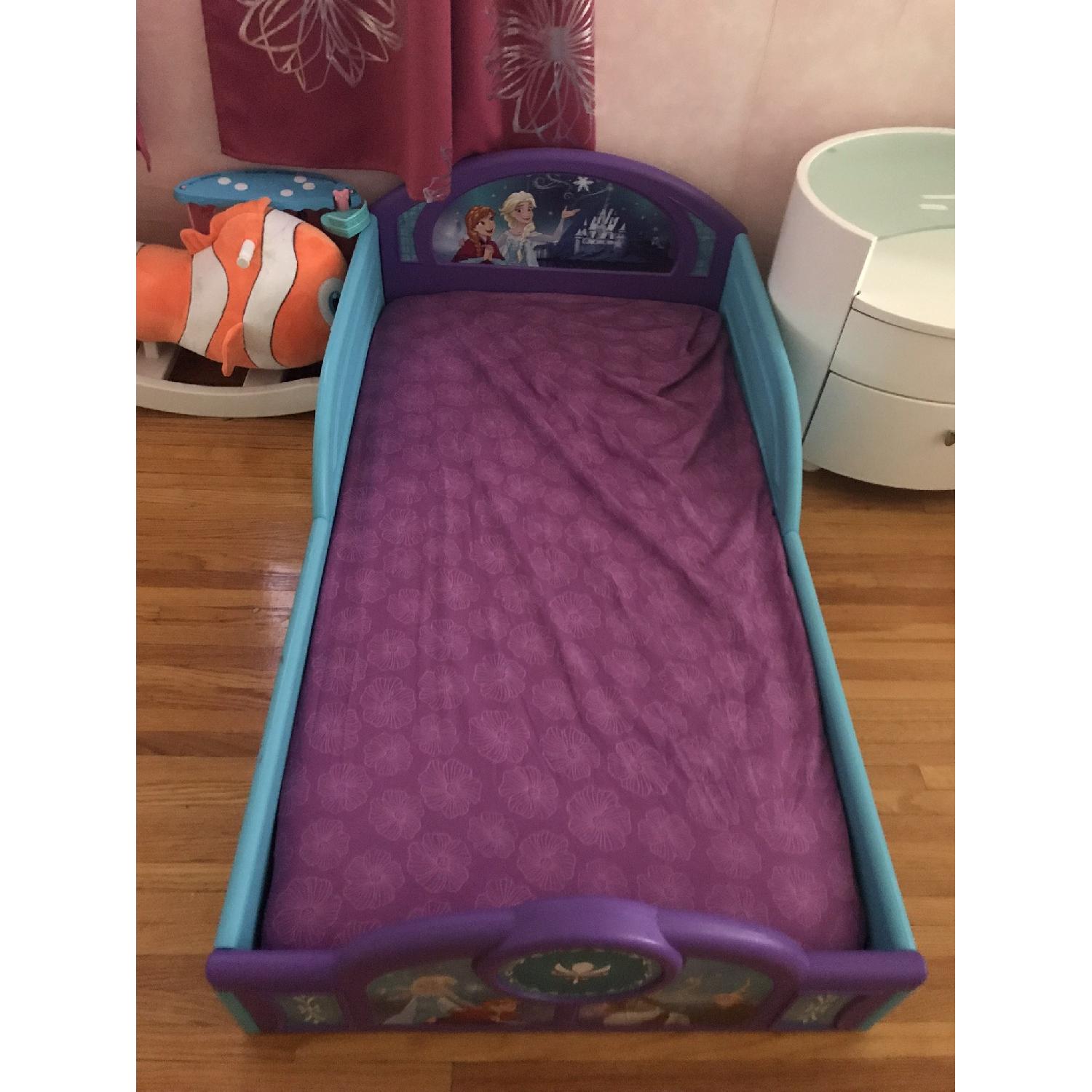 Delta Children Deluxe Disney Frozen Toddler Bed - image-2