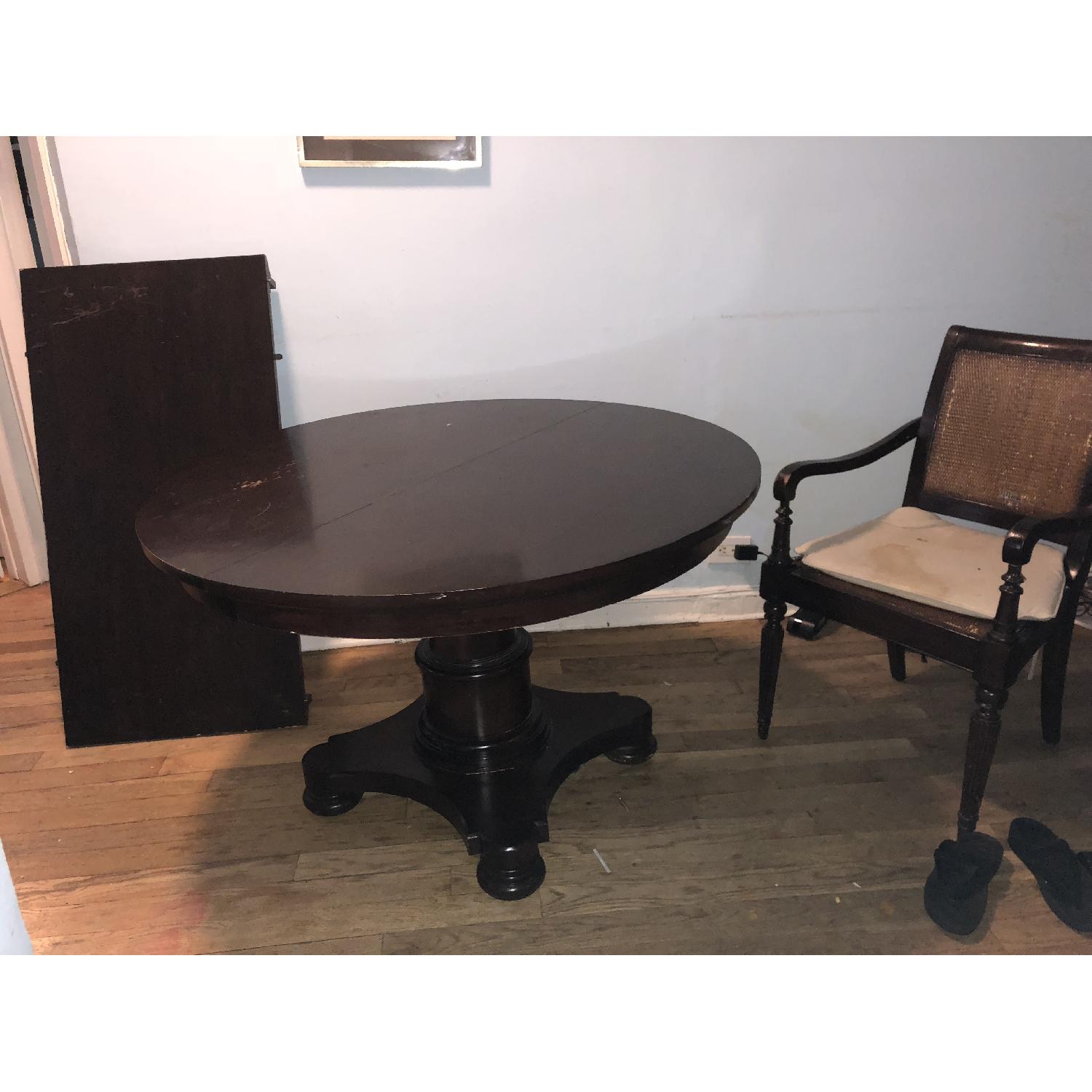 Bernhardt Expandable Round Dining Table w/ 4 Chairs AptDeco