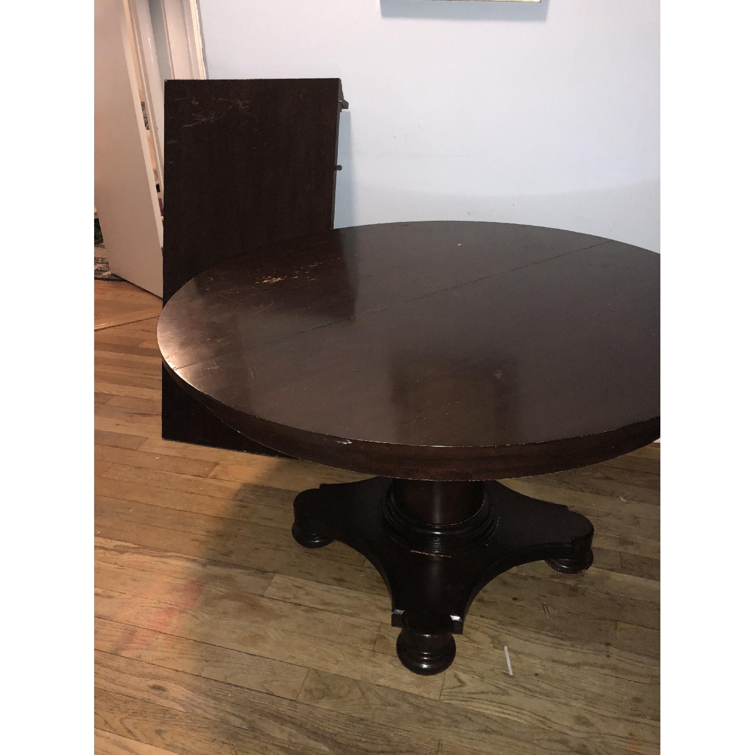 Bernhardt Expandable Round Dining Table w/ 4 Chairs AptDeco