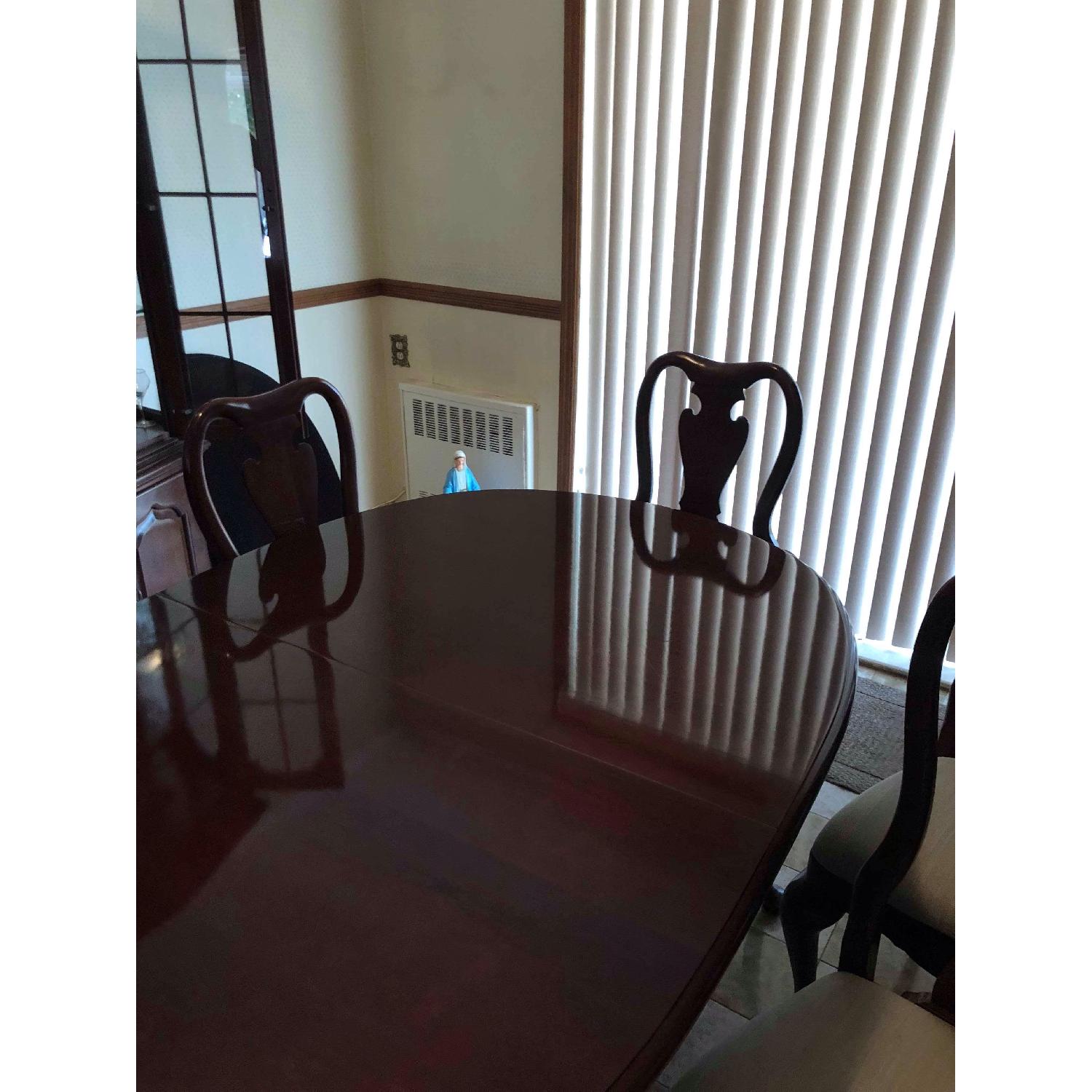 Thomasville Cherry Wood Extendable Dining Table w/ 6 chairs - image-7