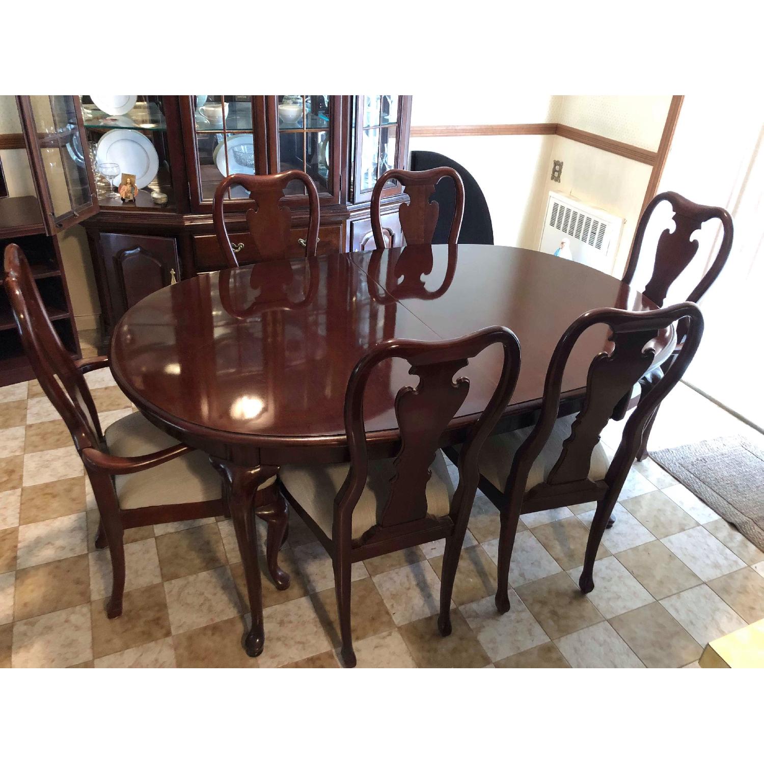 Thomasville Cherry Wood Extendable Dining Table w/ 6 chairs - image-9