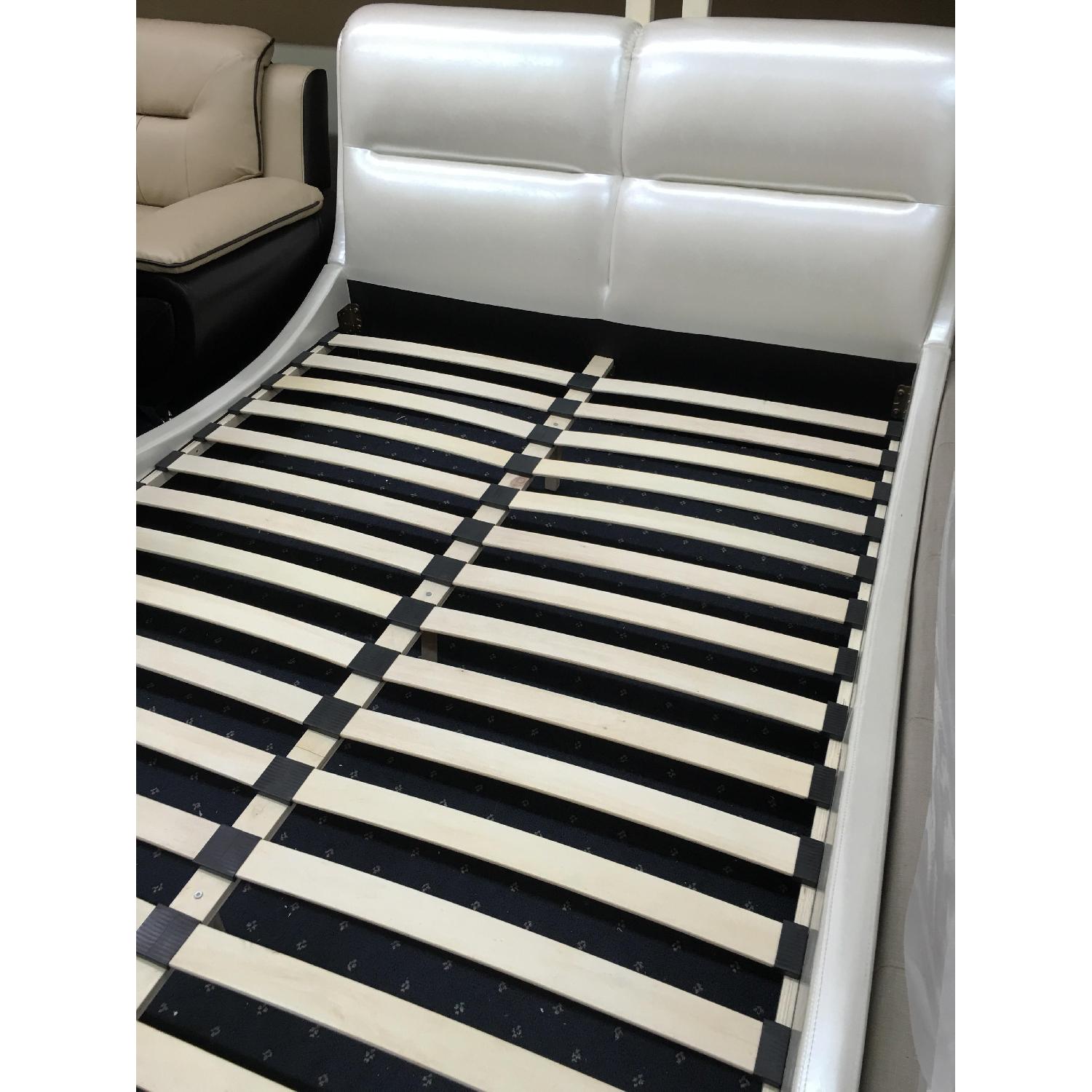 Queen Platform Bed - image-3